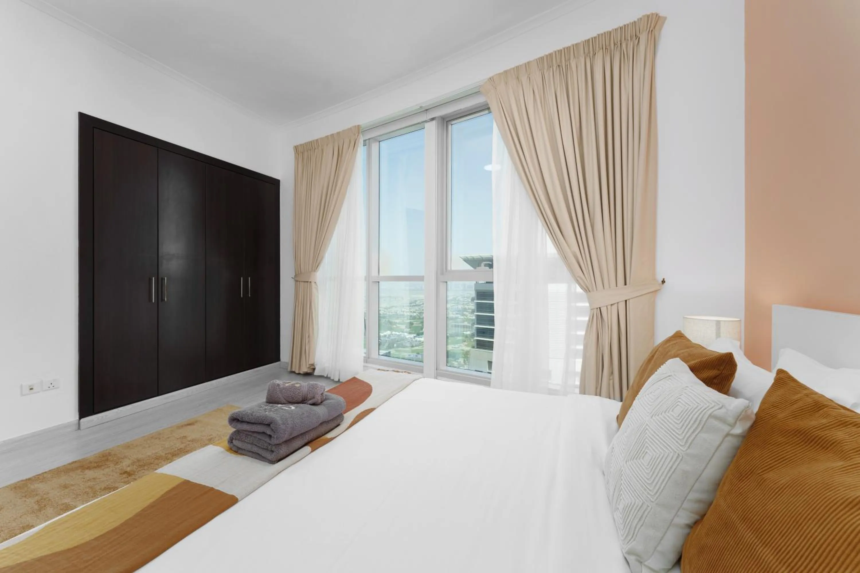 Bedroom, Bed in Marco Polo - Your luxurious high-floor escape in Dubai Marina