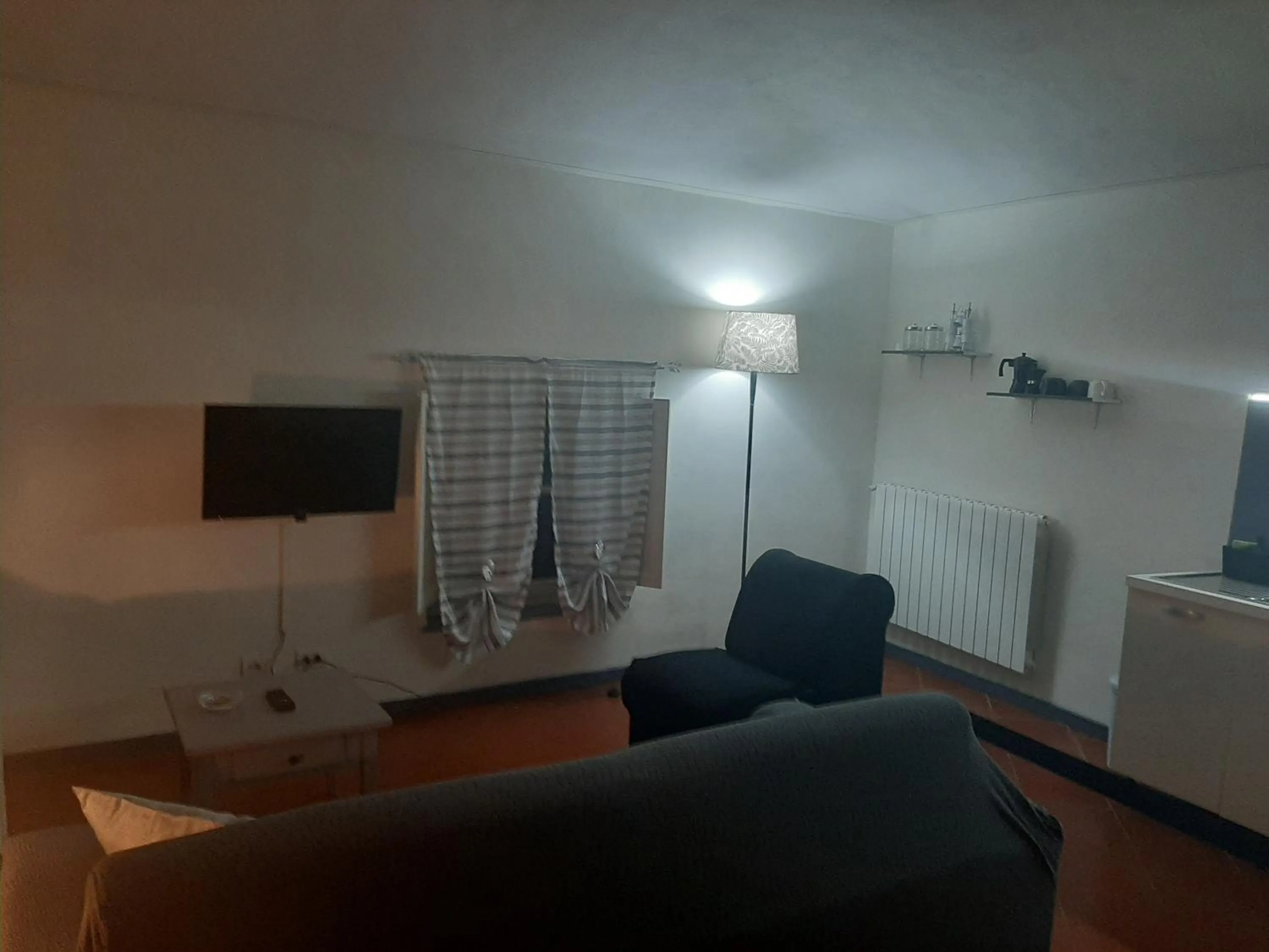 Communal lounge/ TV room in B&B Principe Calaf 3