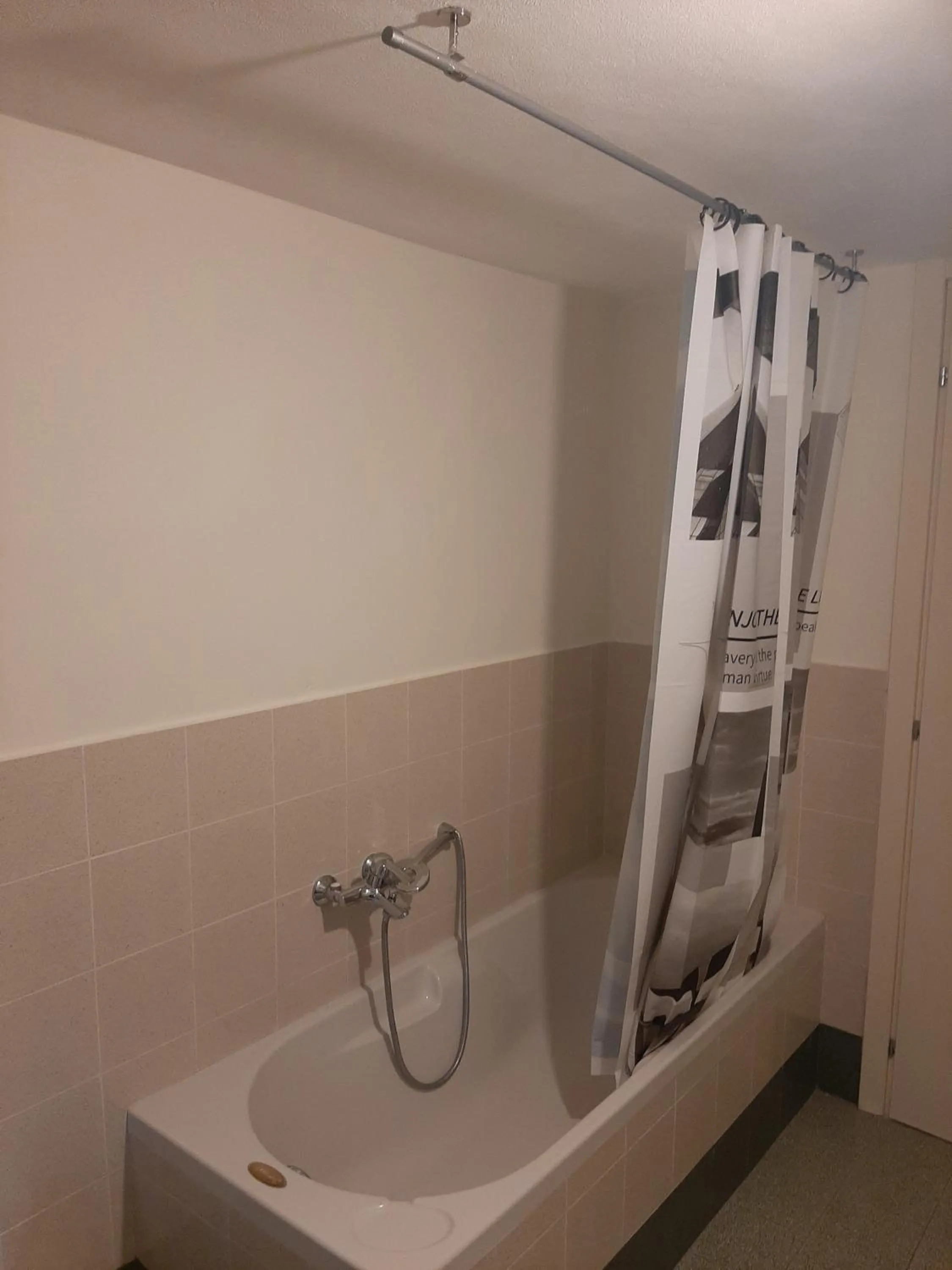 Bathroom in B&B Principe Calaf 3