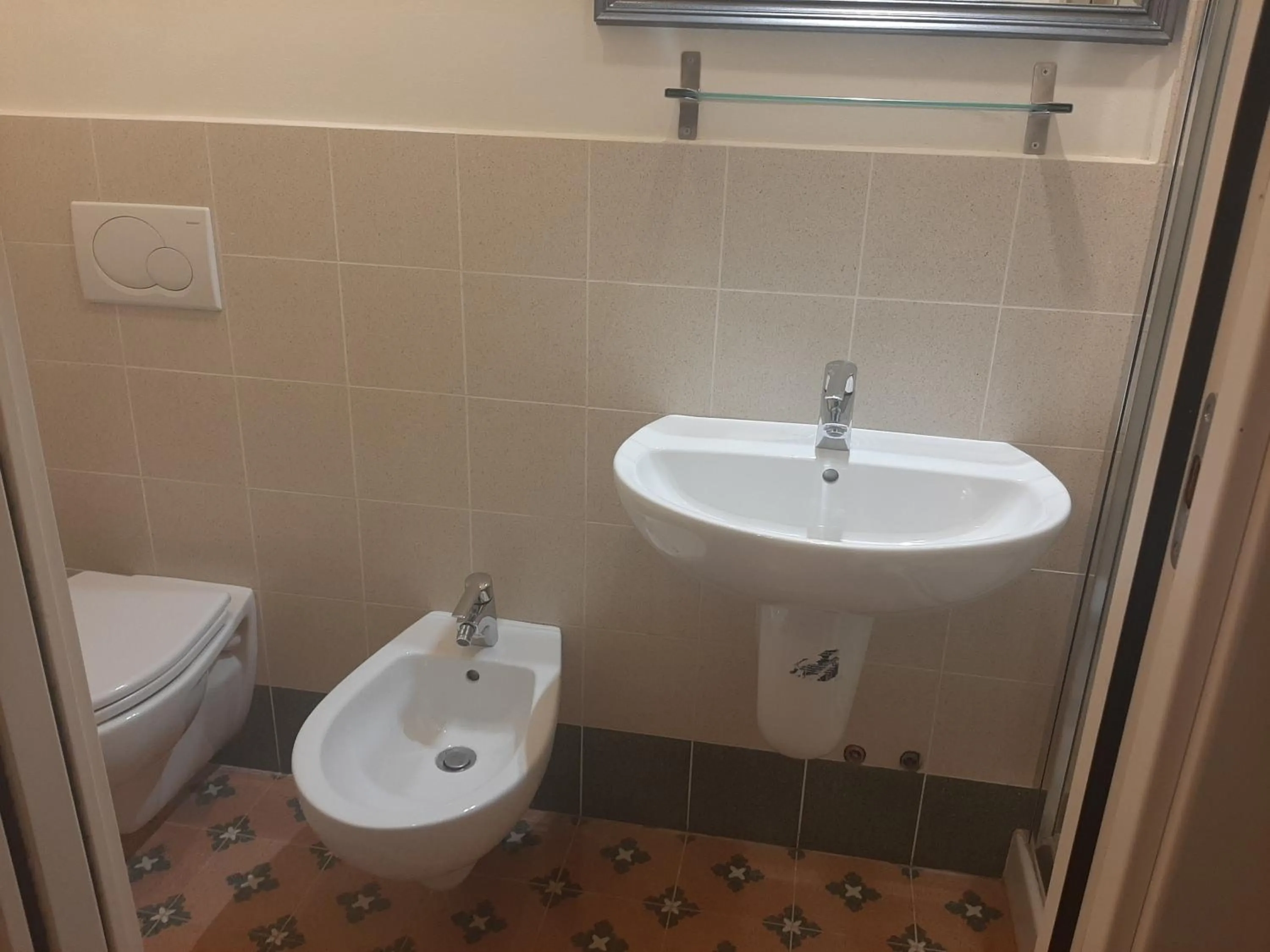 Bathroom in B&B Principe Calaf 3