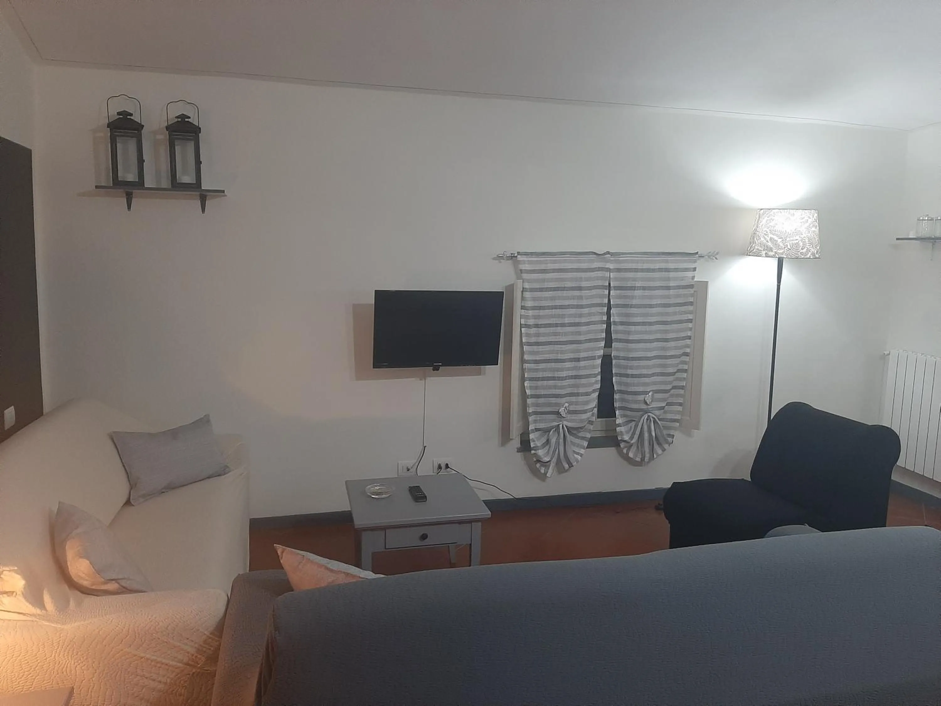 Communal lounge/ TV room, Bed in B&B Principe Calaf 3