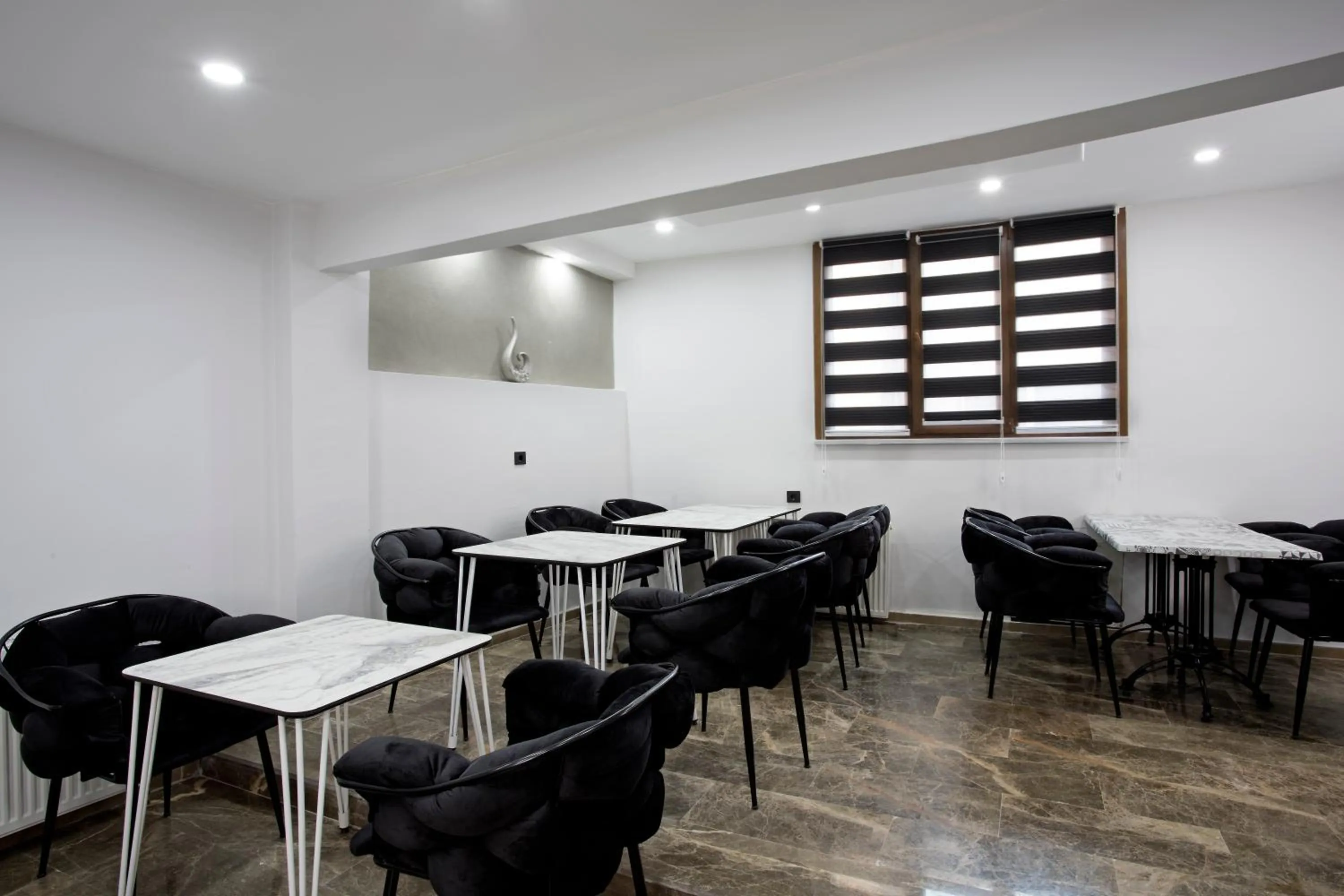 Communal lounge/ TV room in Carvan HOTEL