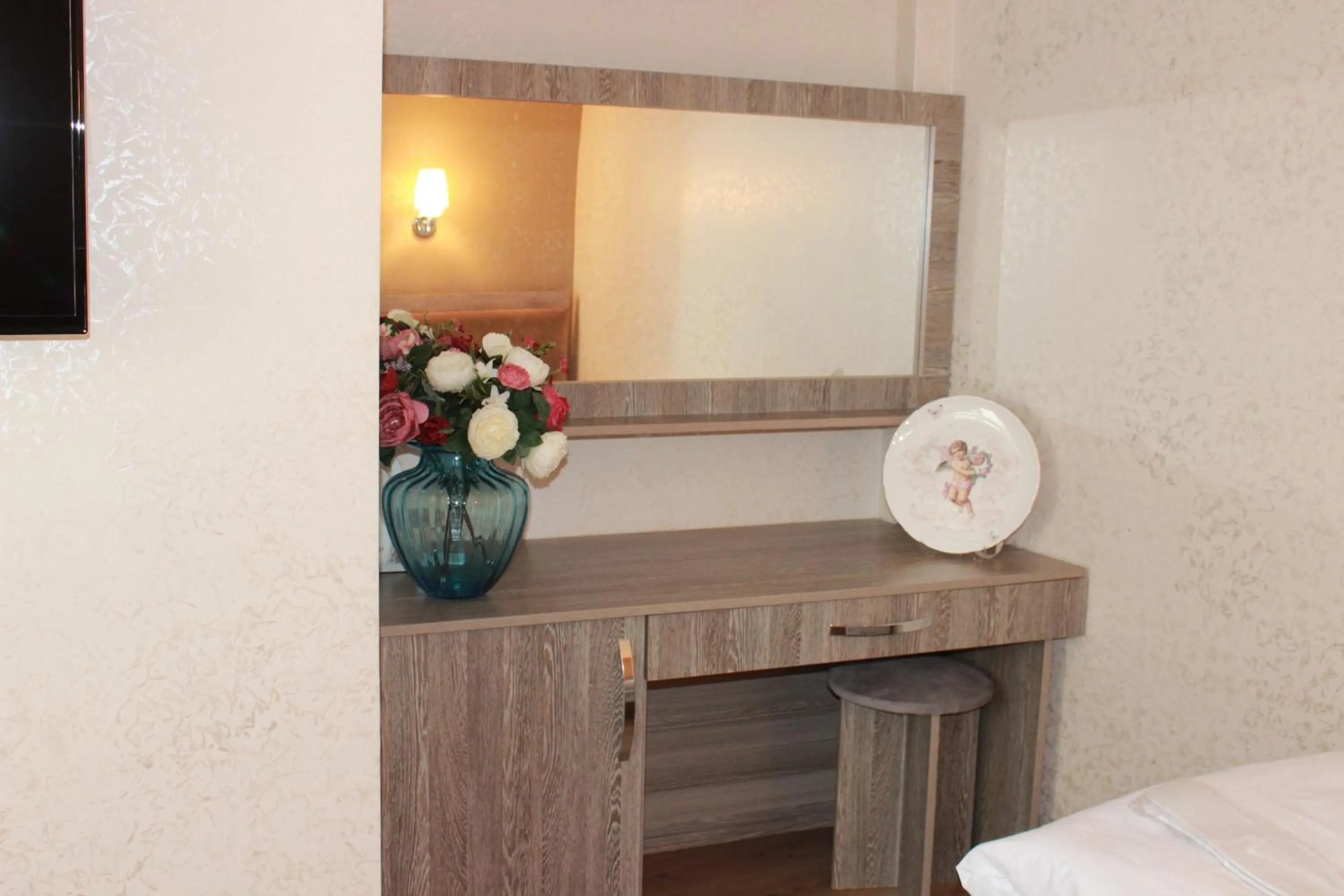 hair dresser, Bed in Carvan HOTEL