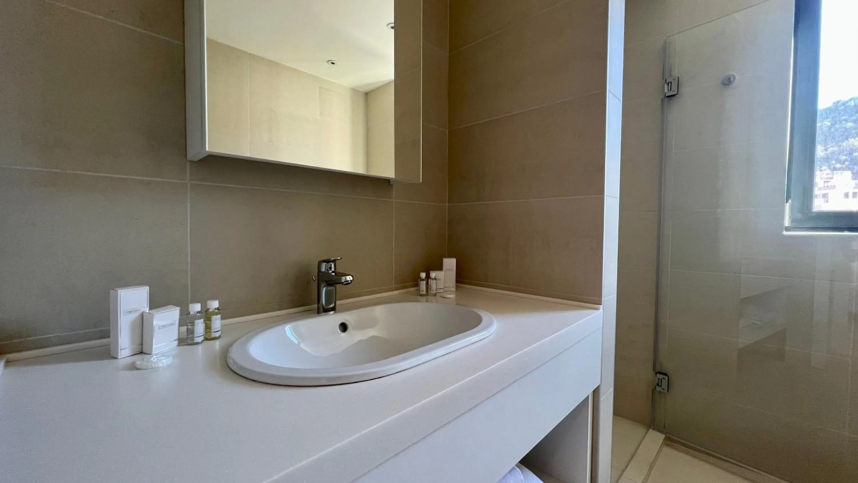 Bathroom in Sunraf Luxe Apartments