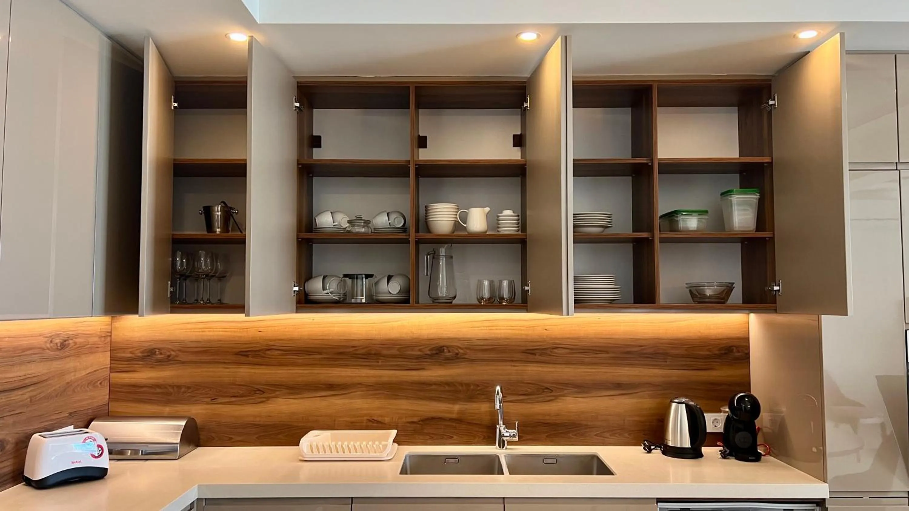 Coffee/tea facilities in Sunraf Luxe Apartments