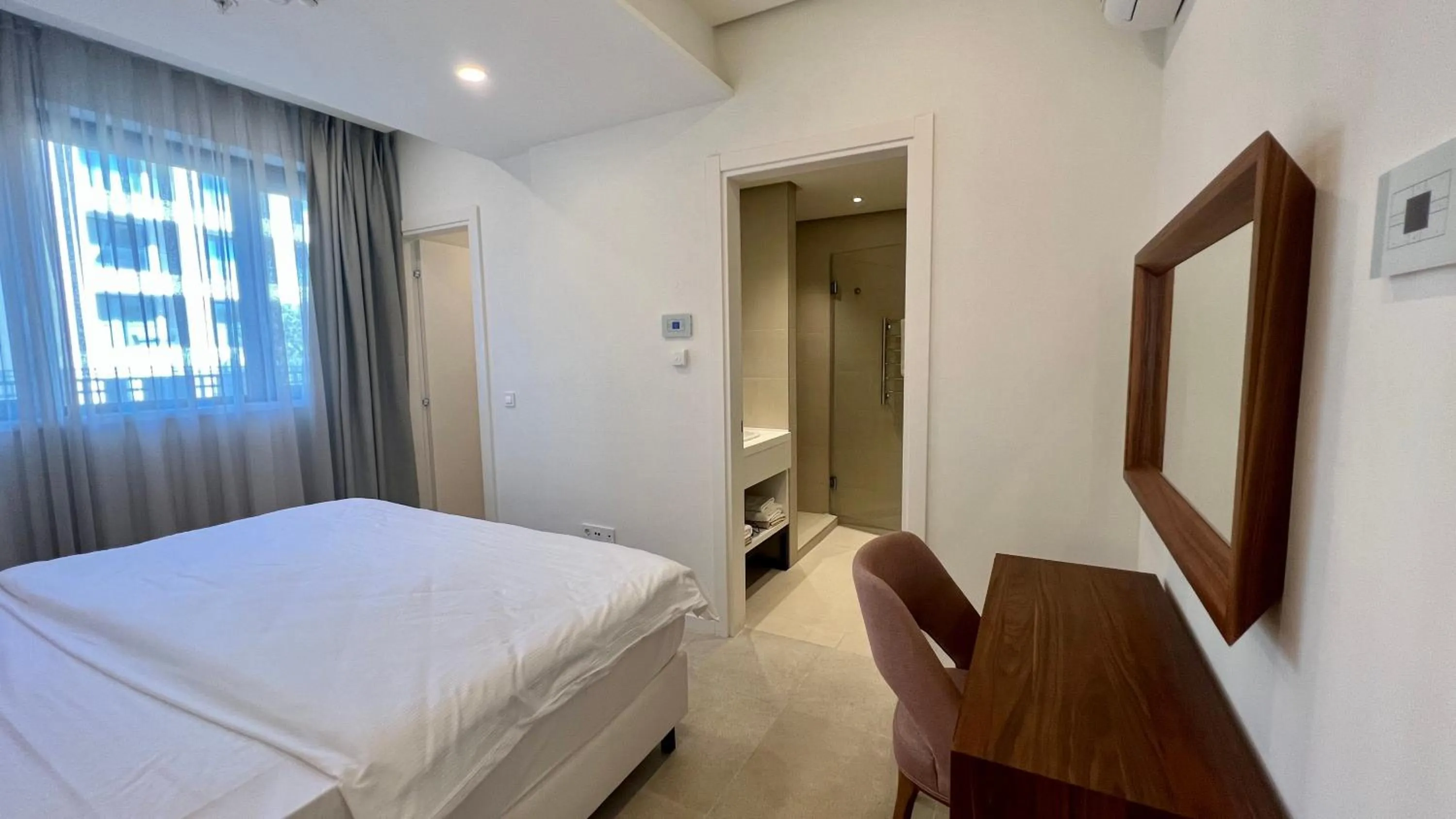 Bedroom, Bed in Sunraf Luxe Apartments