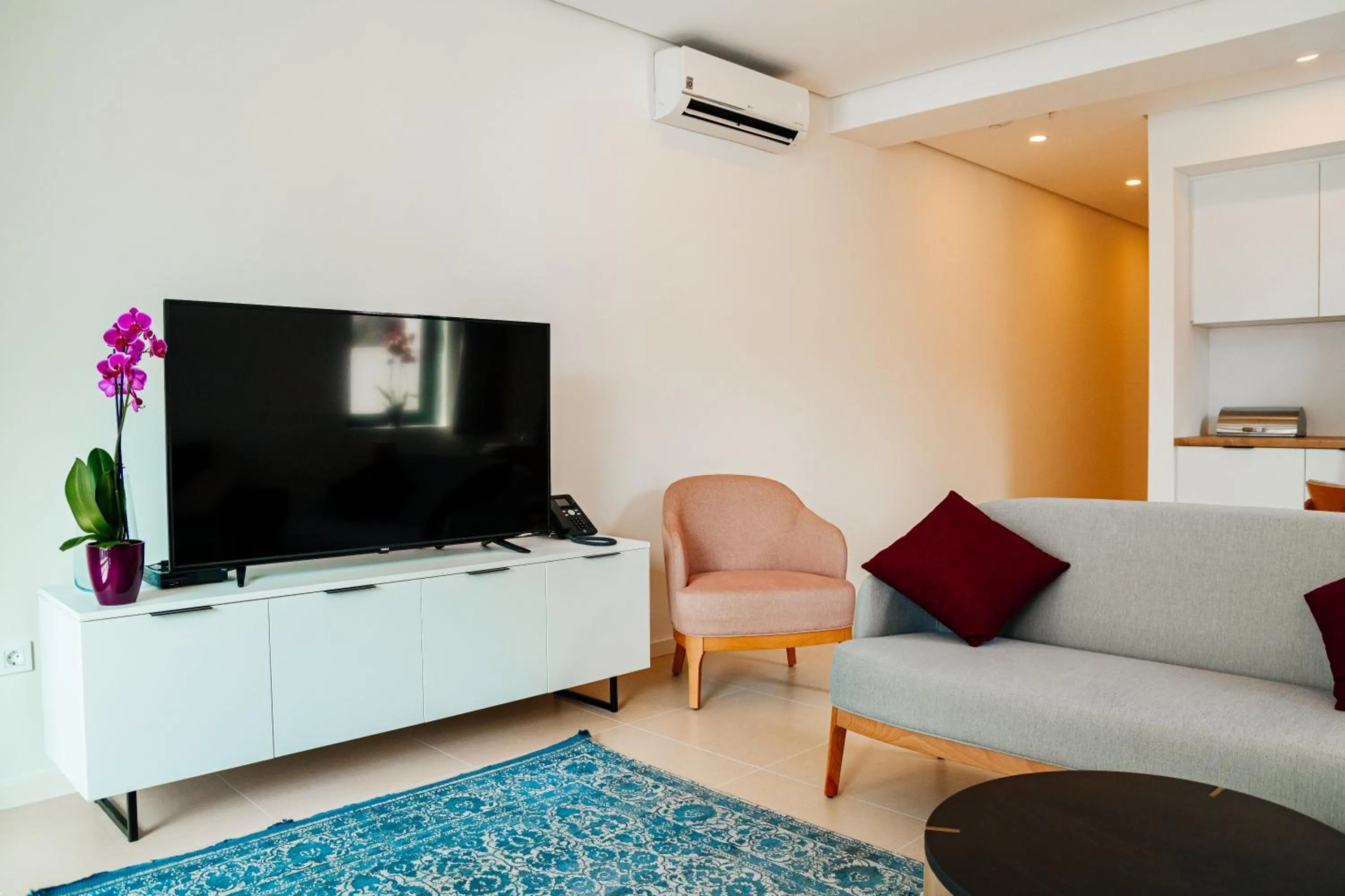 Communal lounge/ TV room in Sunraf Luxe Apartments