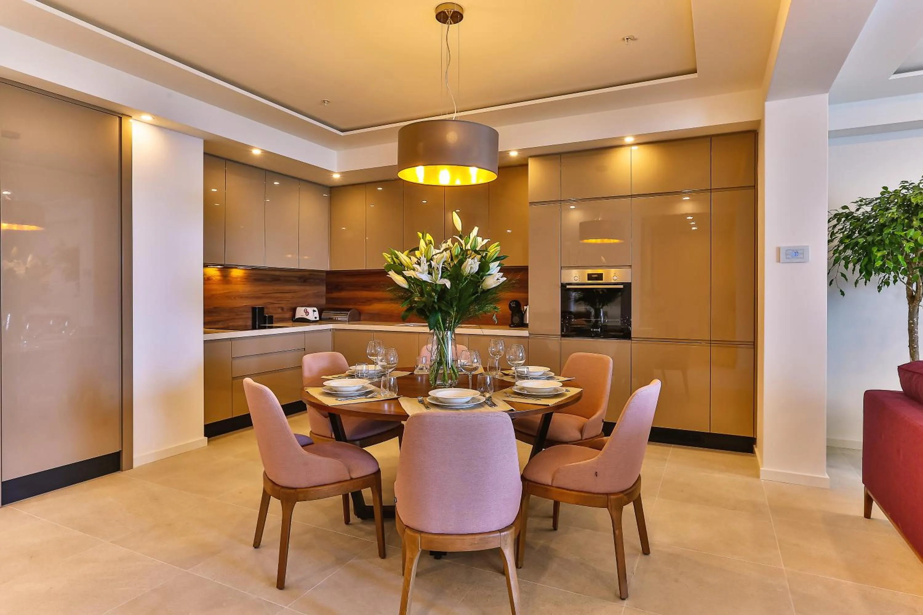 Kitchen or kitchenette in Sunraf Luxe Apartments