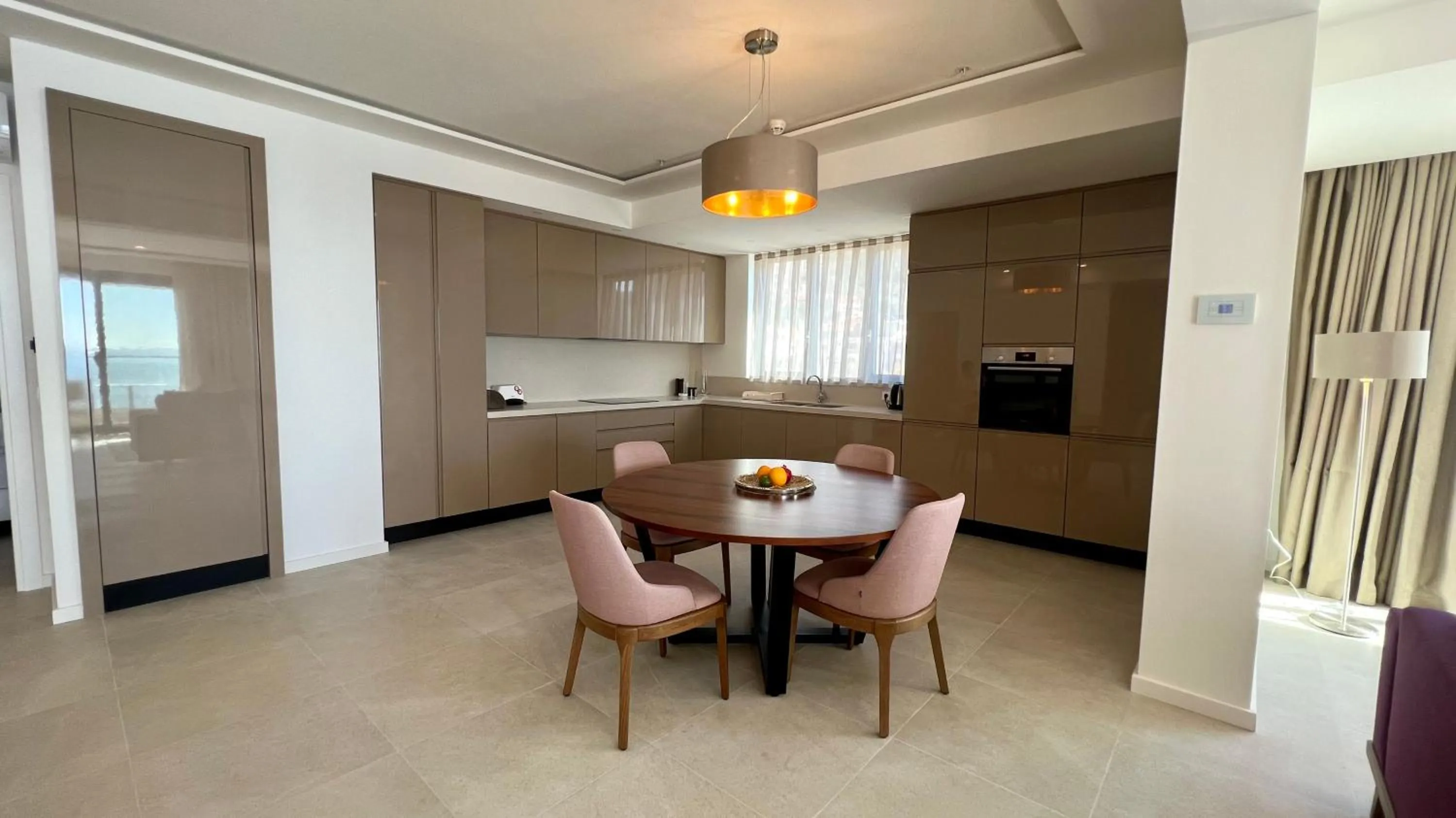 Kitchen or kitchenette in Sunraf Luxe Apartments