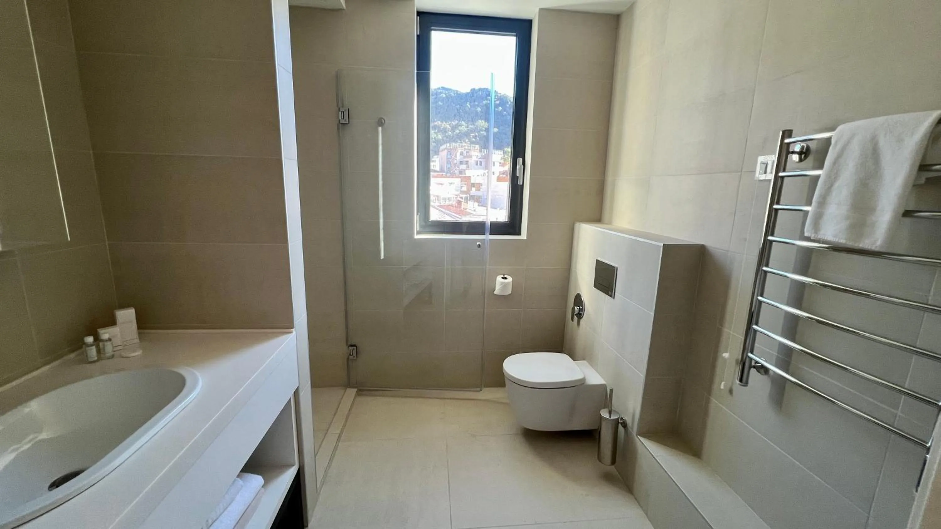 Toilet in Sunraf Luxe Apartments