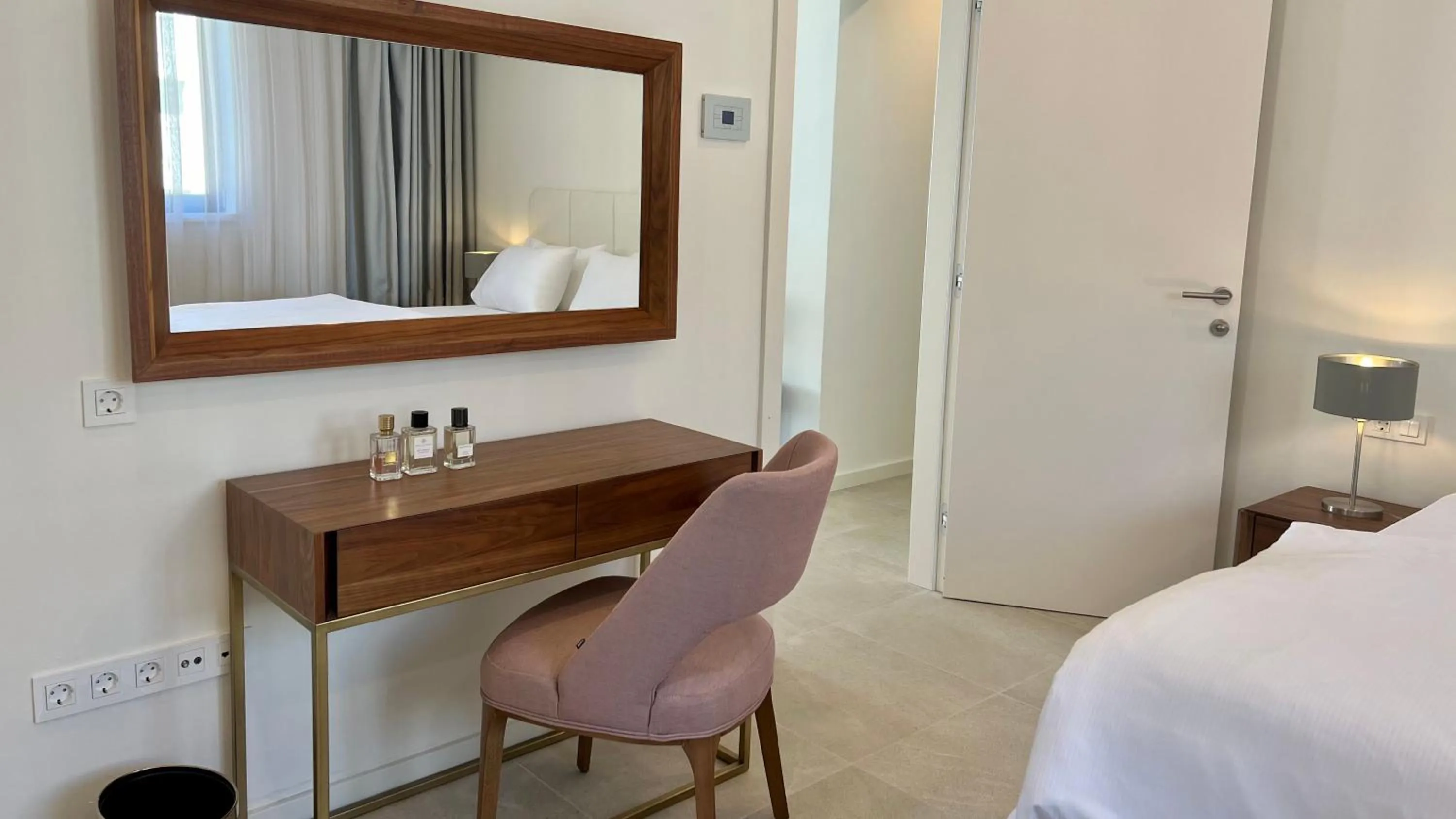 Bedroom, Bed in Sunraf Luxe Apartments