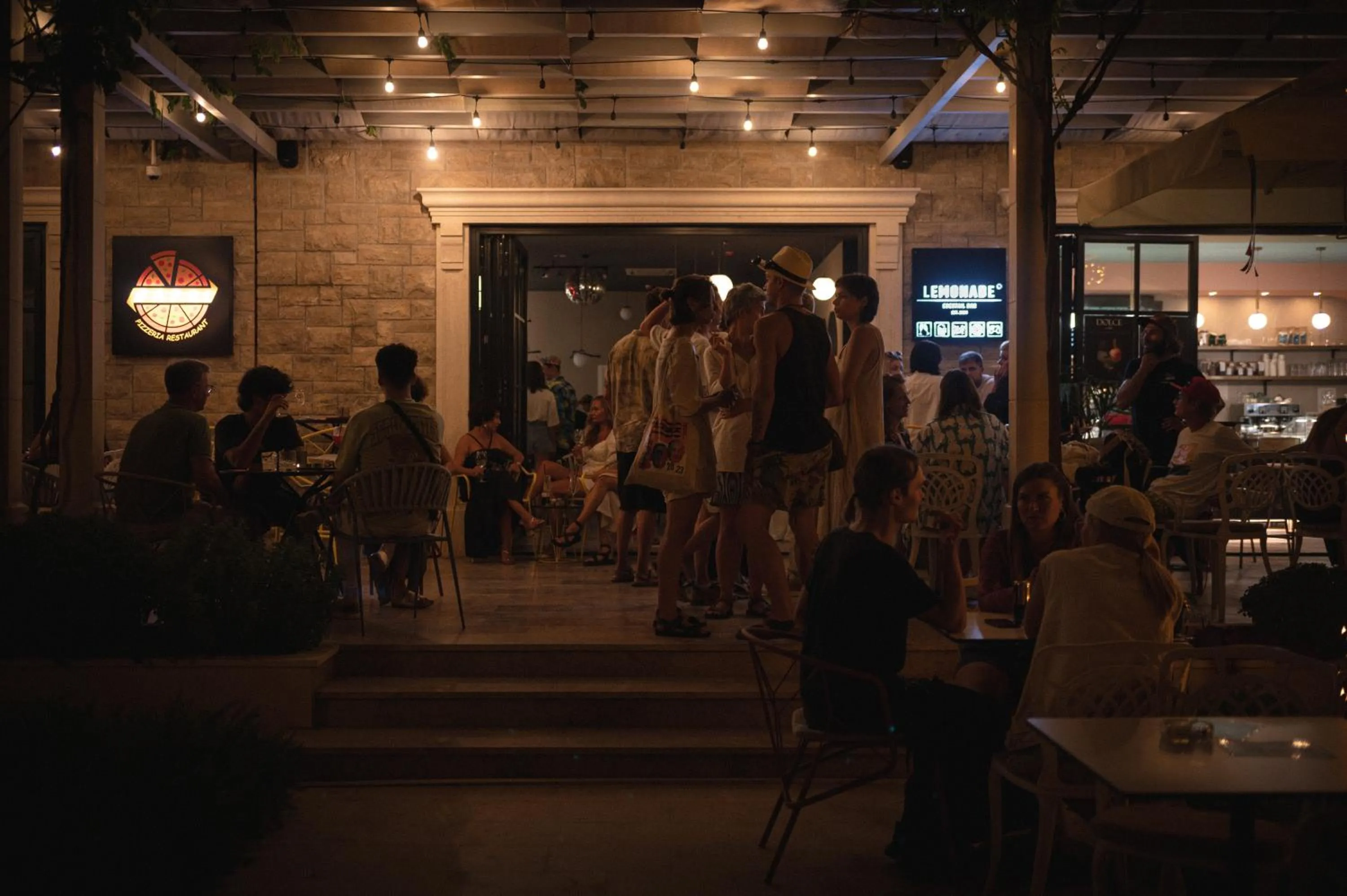 Restaurant/places to eat in Sunraf Luxe Apartments