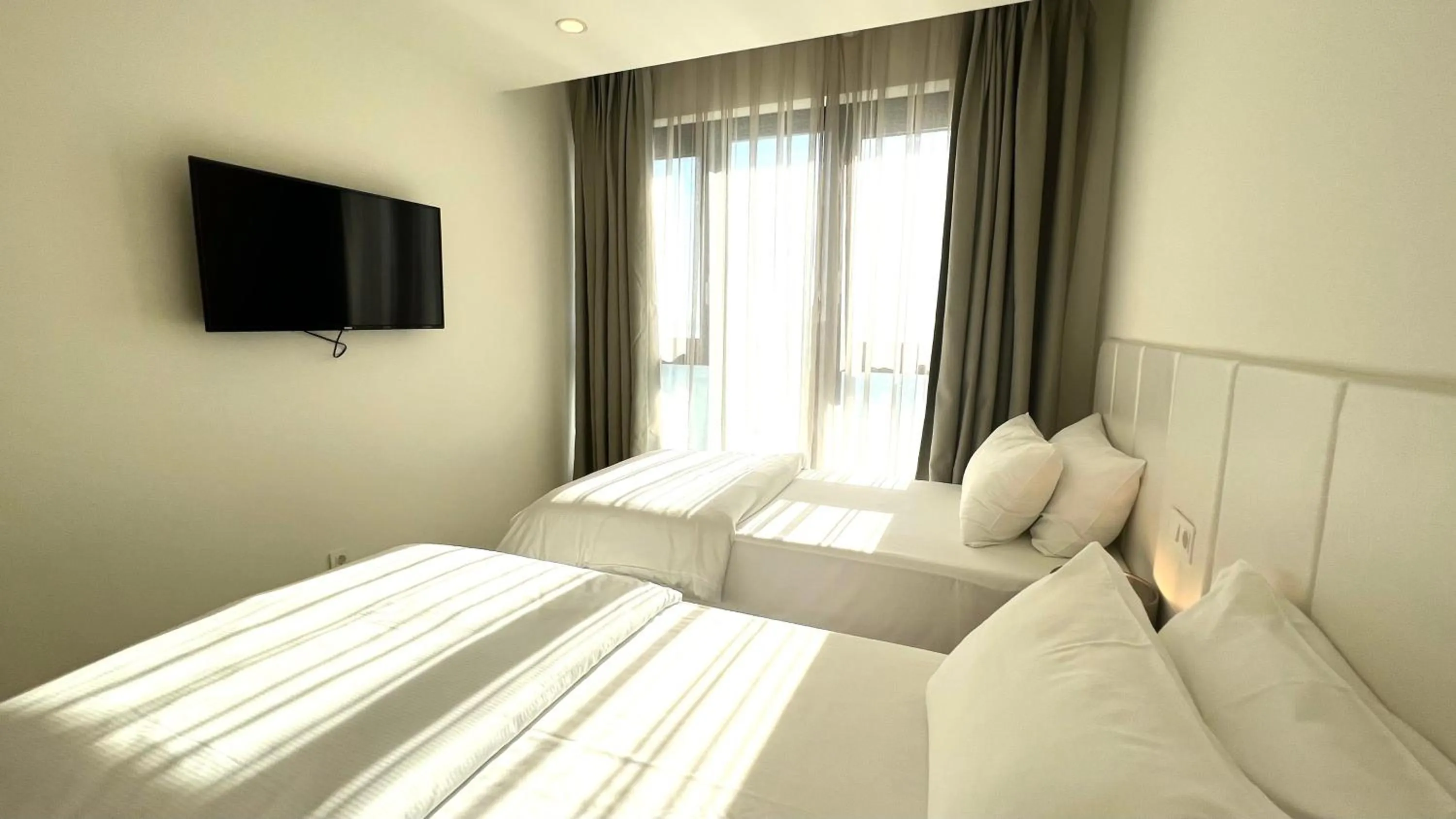 Bedroom, Bed in Sunraf Luxe Apartments