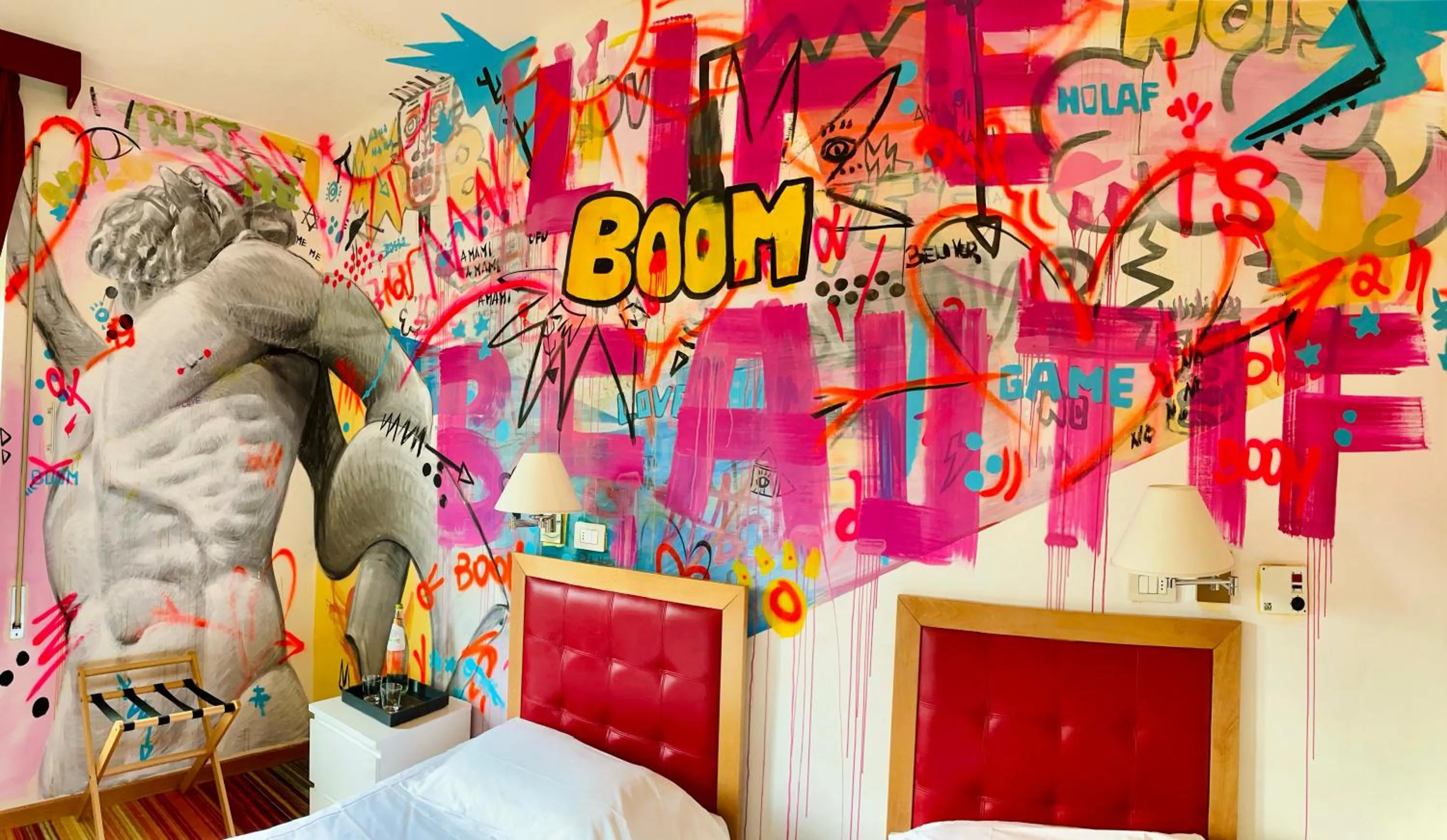 Decorative detail in LH Hotel Arca Street Art