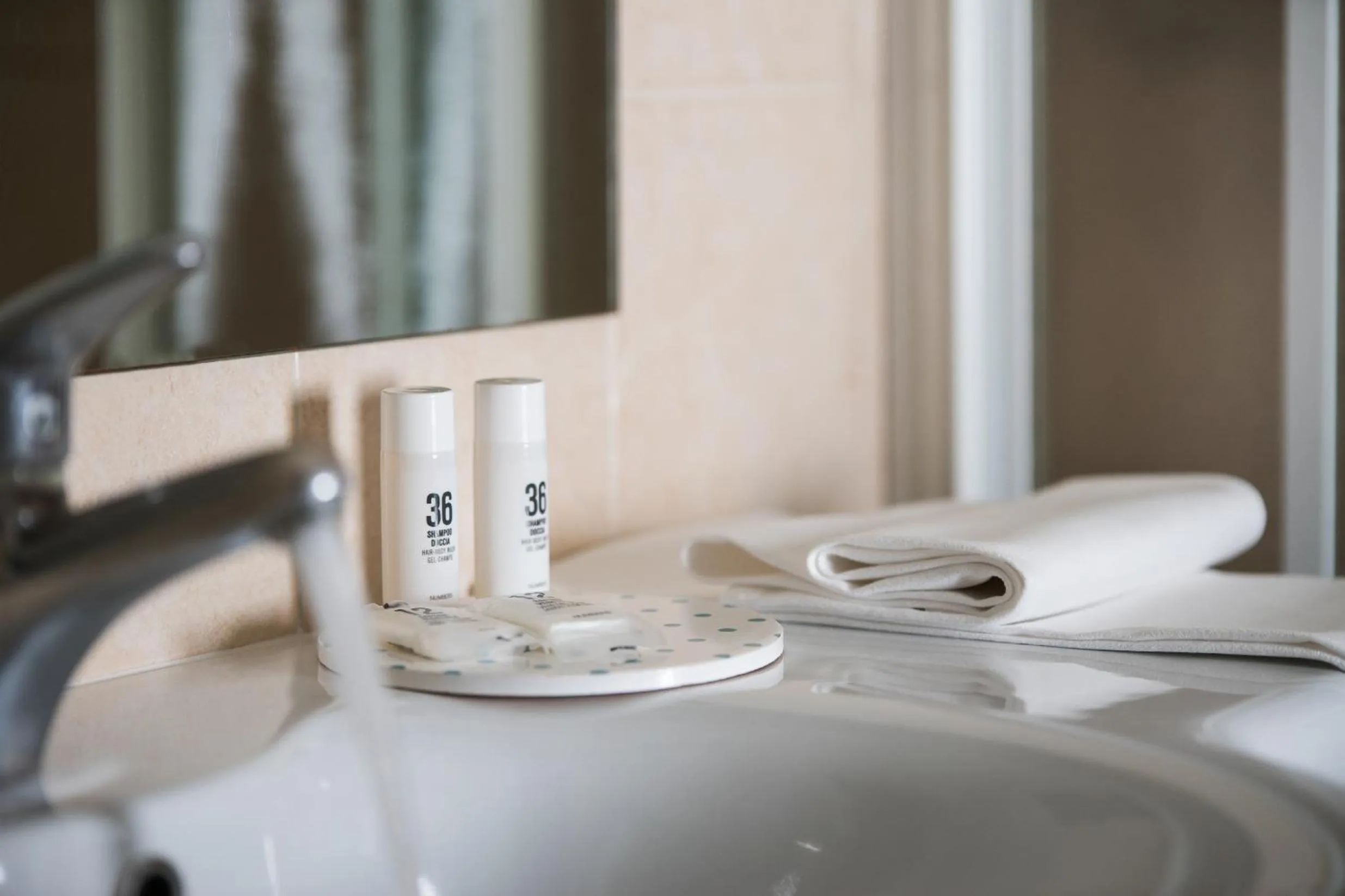 Bathroom in LH Hotel Arca Street Art