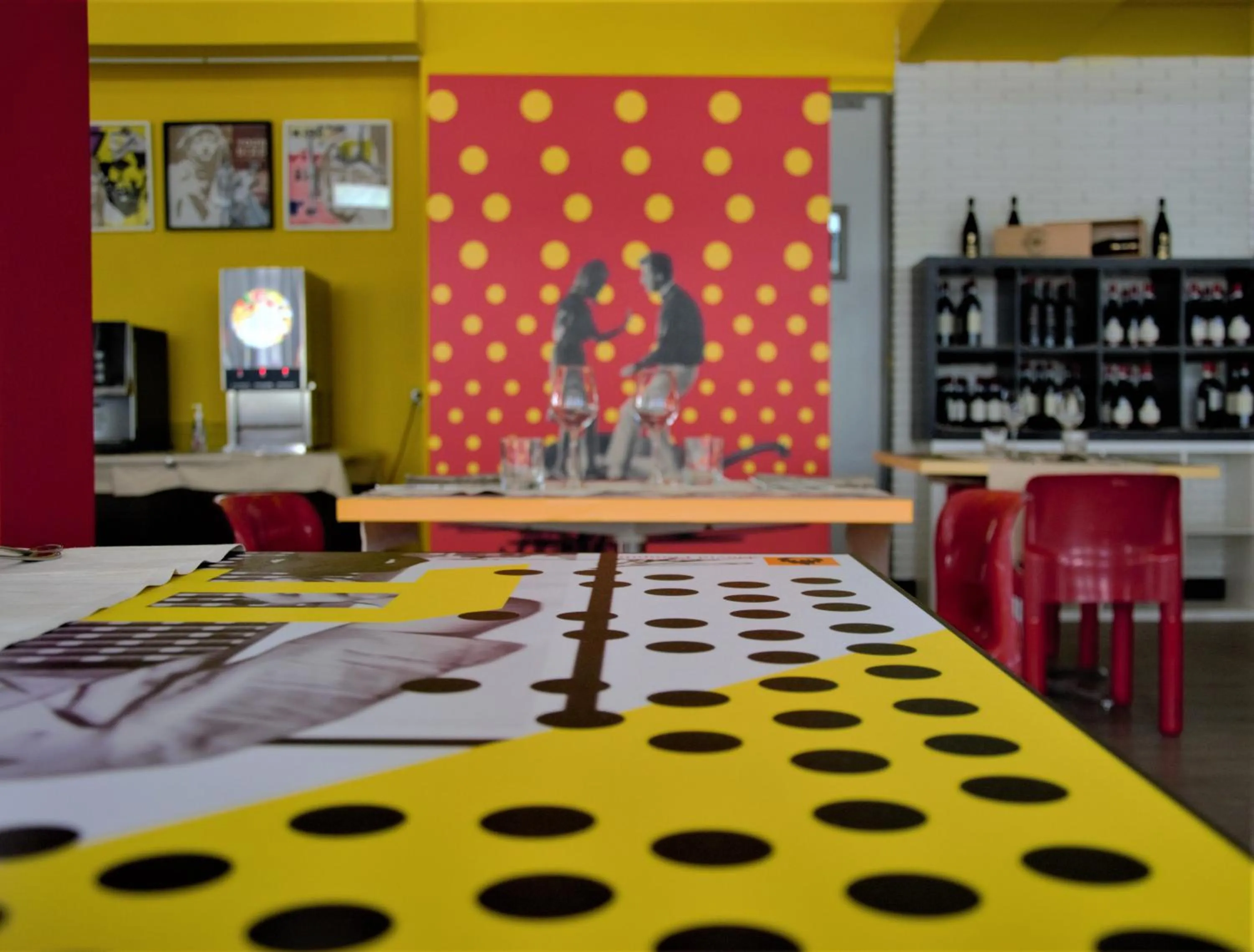 Restaurant/places to eat in LH Hotel Arca Street Art