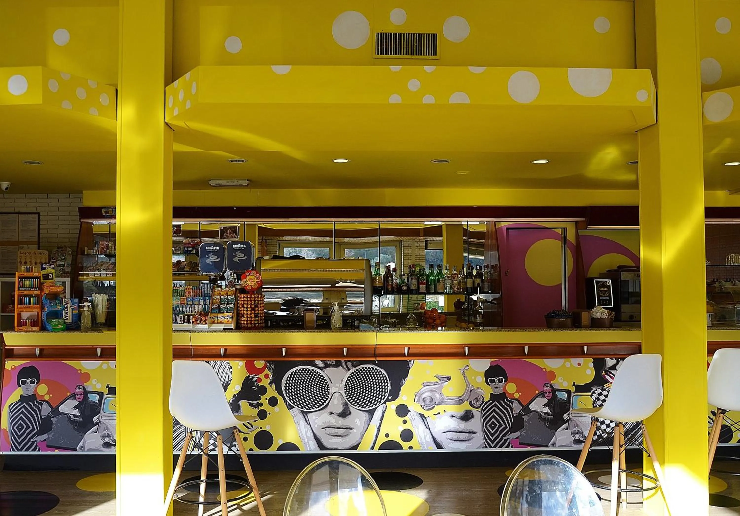 Lounge or bar in LH Hotel Arca Street Art