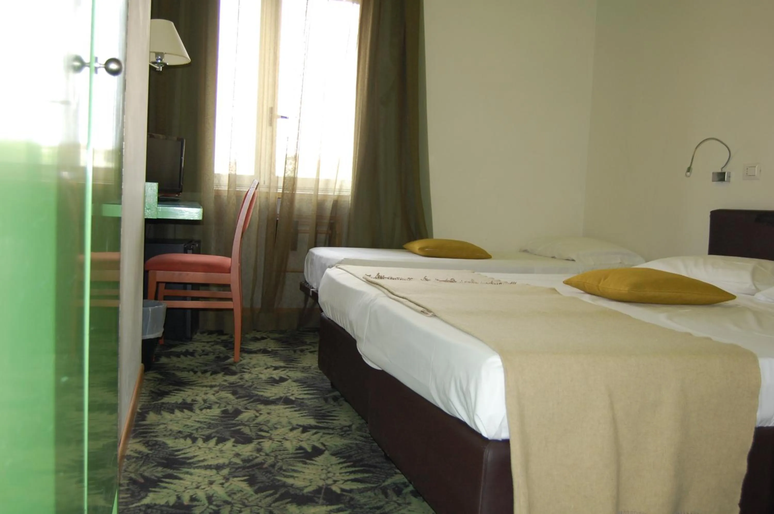 Bed in LH Hotel Arca Street Art