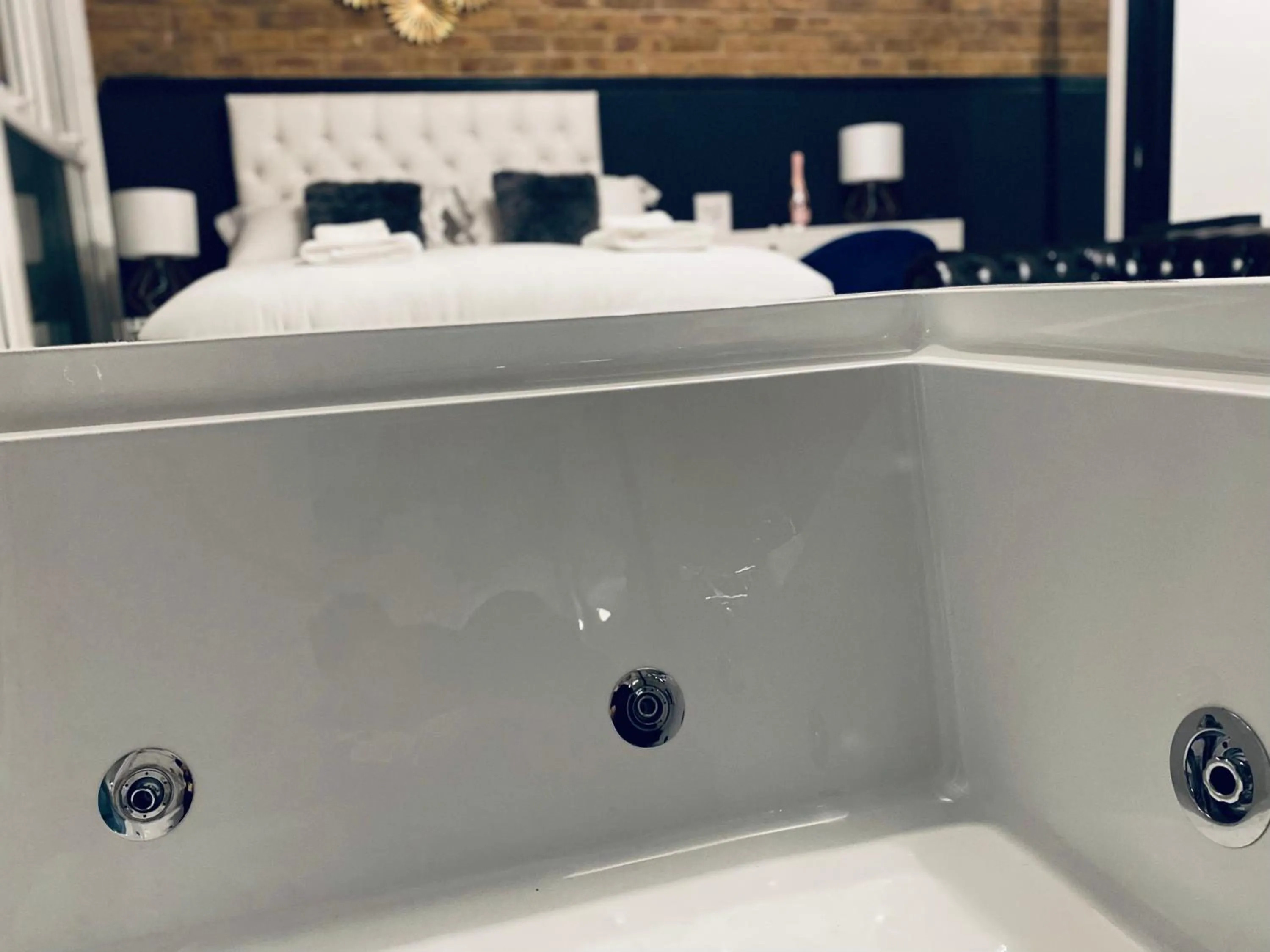 Hot Tub, Bed in Duke and Duchess Apartments and Rooms - Private in Room Hot Tub Suites