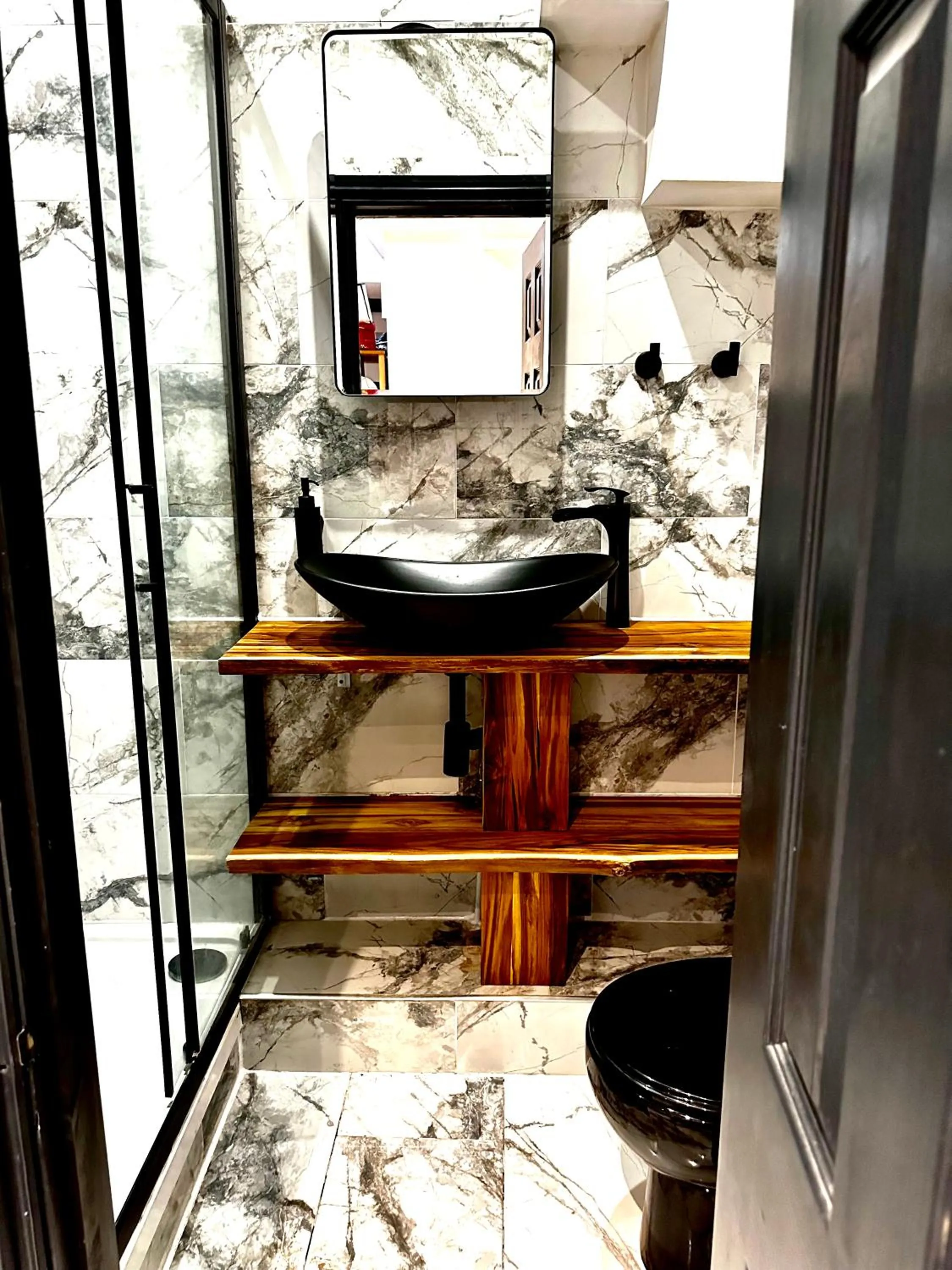 Duke and Duchess Apartments and Rooms - Private in Room Hot Tub Suites