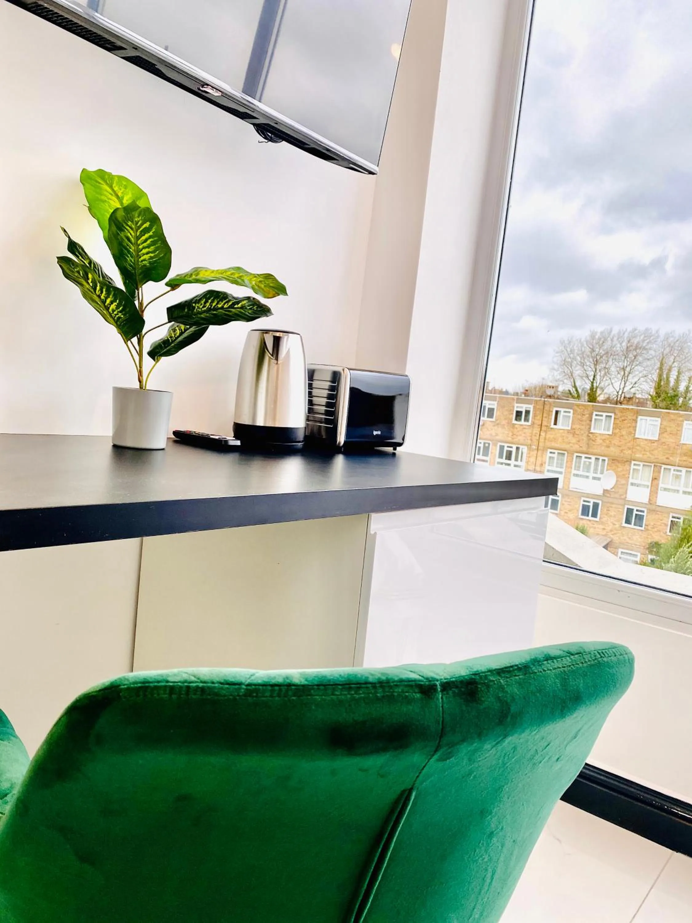 Duke and Duchess Apartments and Rooms - Private in Room Hot Tub Suites