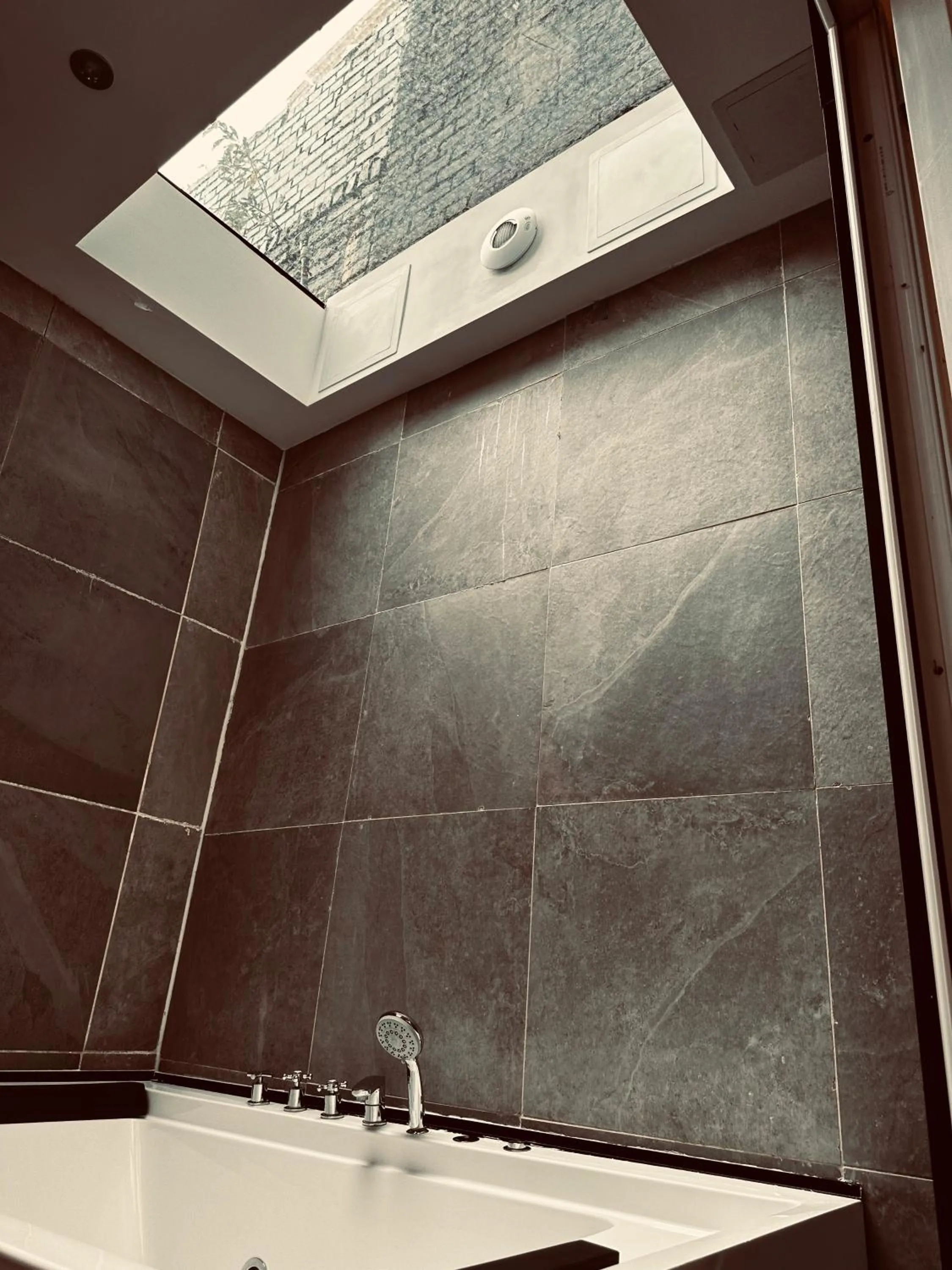 Duke and Duchess Apartments and Rooms - Private in Room Hot Tub Suites