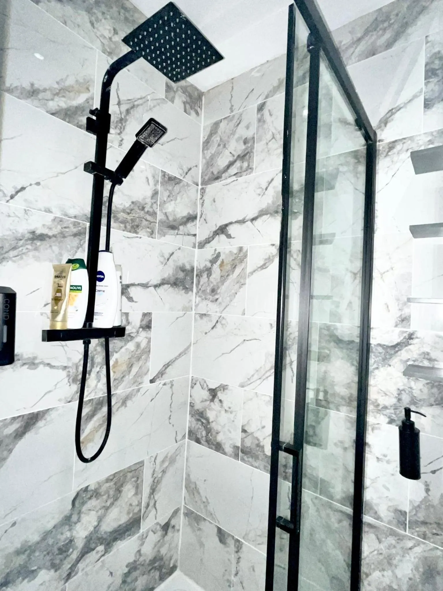 Duke and Duchess Apartments and Rooms - Private in Room Hot Tub Suites