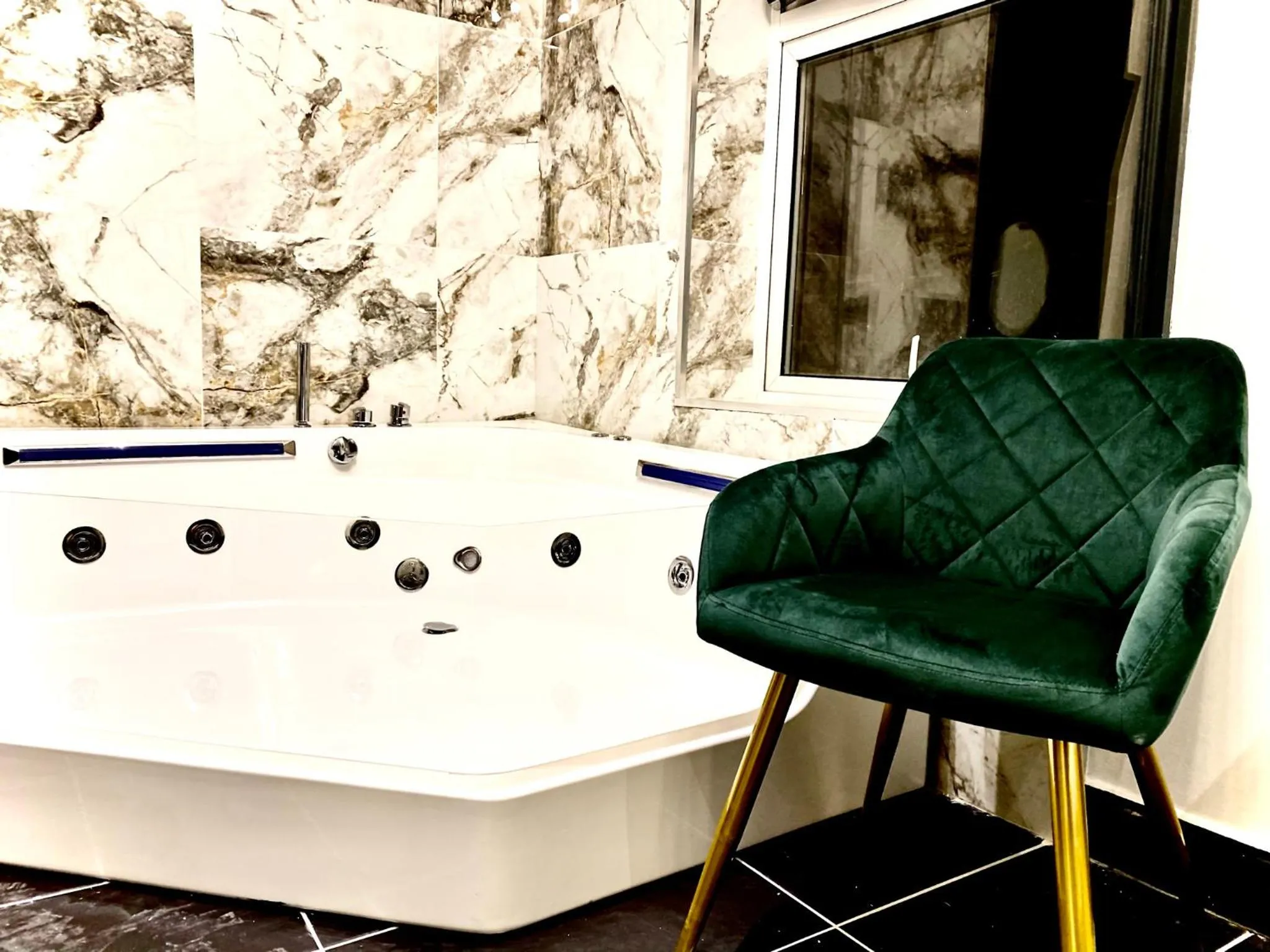 Hot Tub in Duke and Duchess Apartments and Rooms - Private in Room Hot Tub Suites