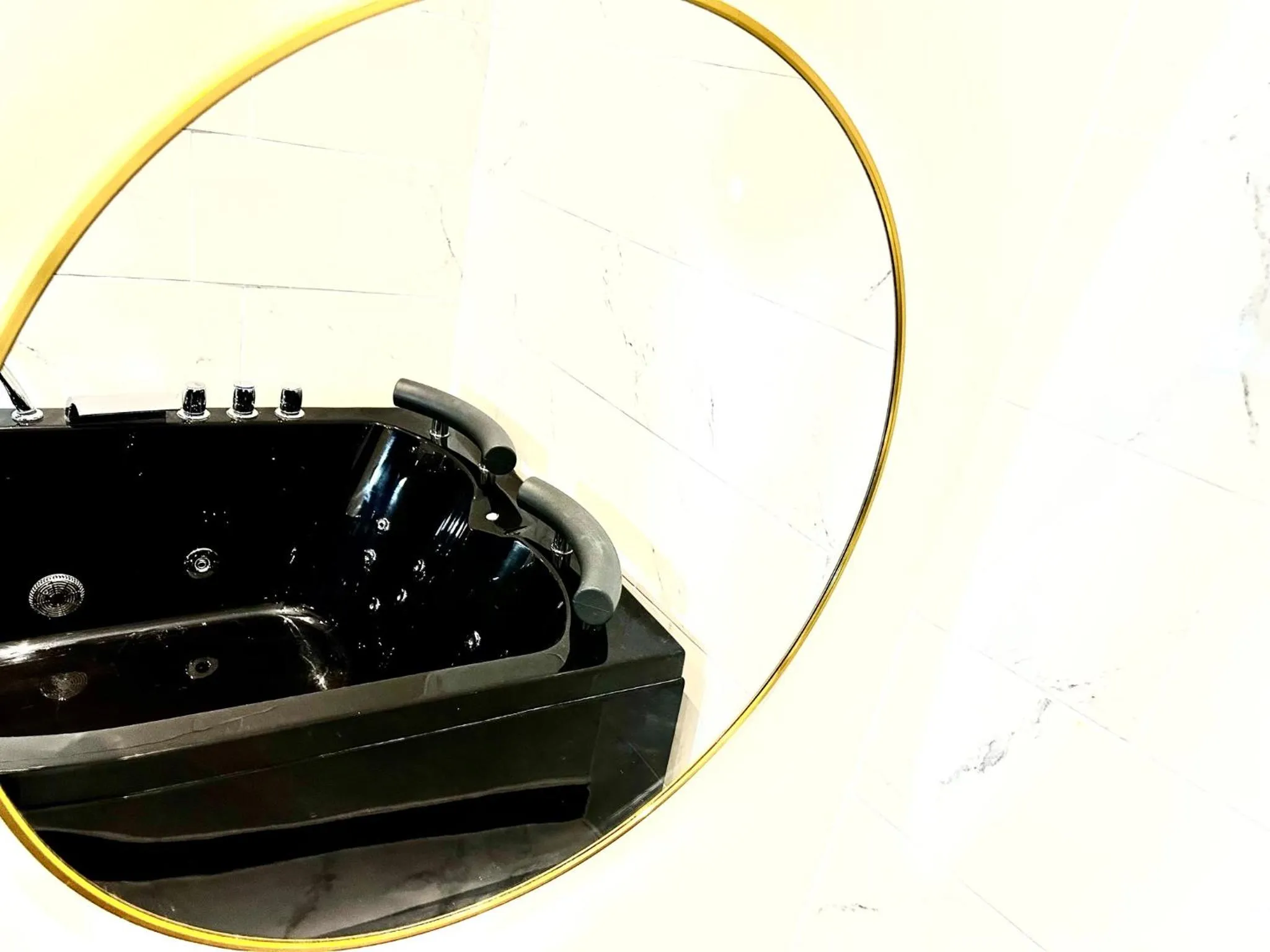 Hot Tub in Duke and Duchess Apartments and Rooms - Private in Room Hot Tub Suites