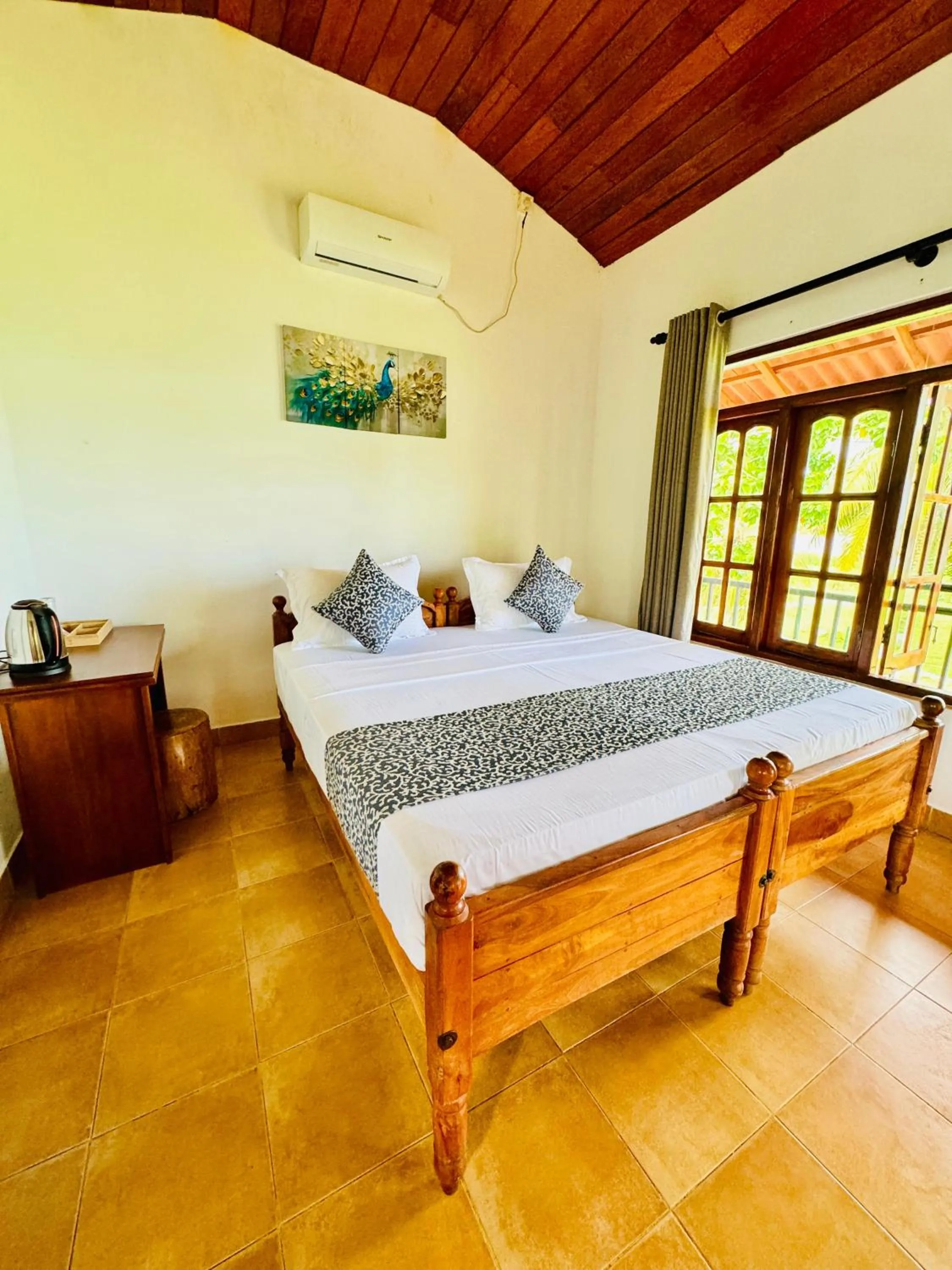 Deluxe Double Room with Balcony and Lake View in Lake View Cottage