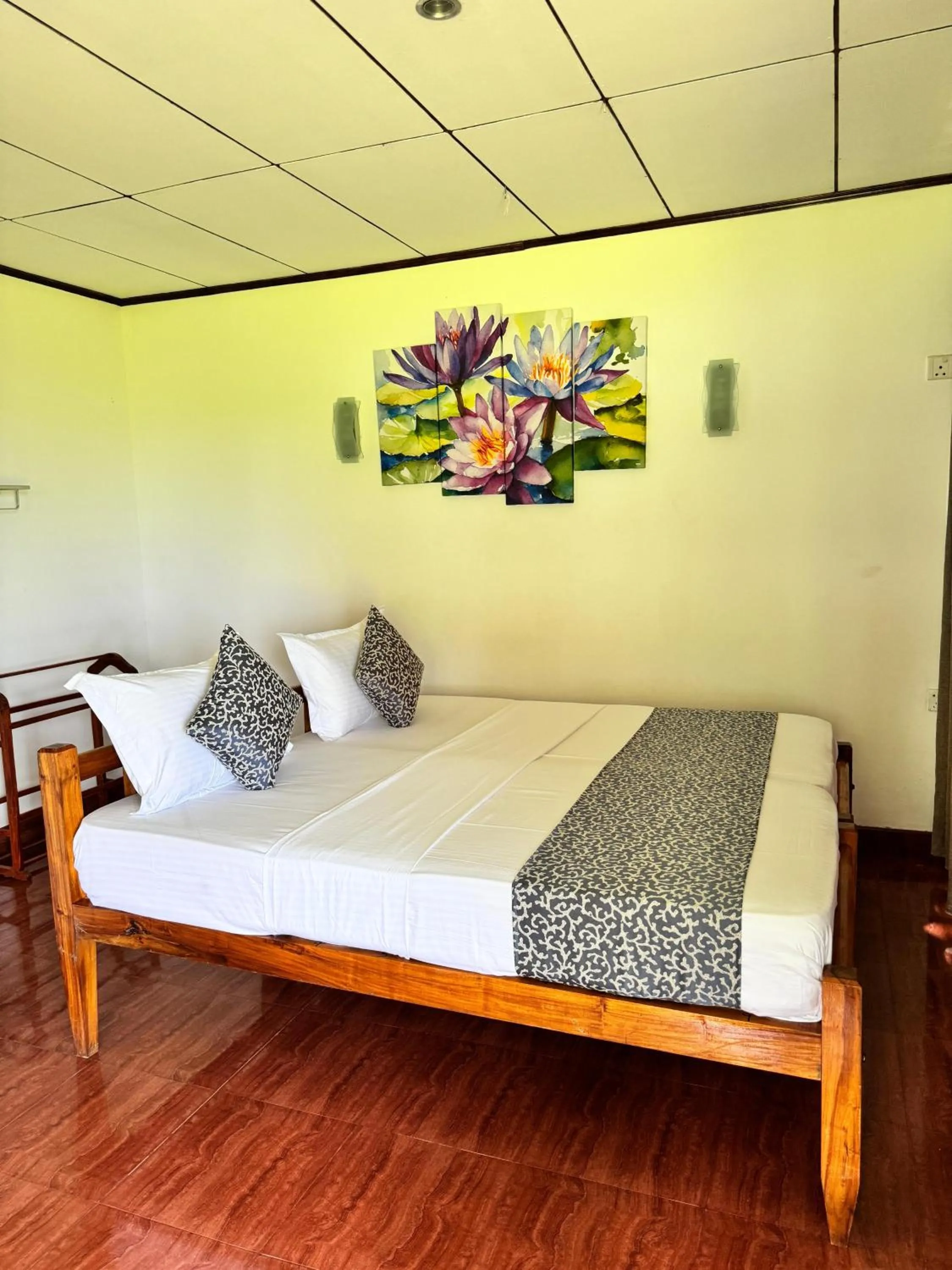 Double Room with Lake View in Lake View Cottage