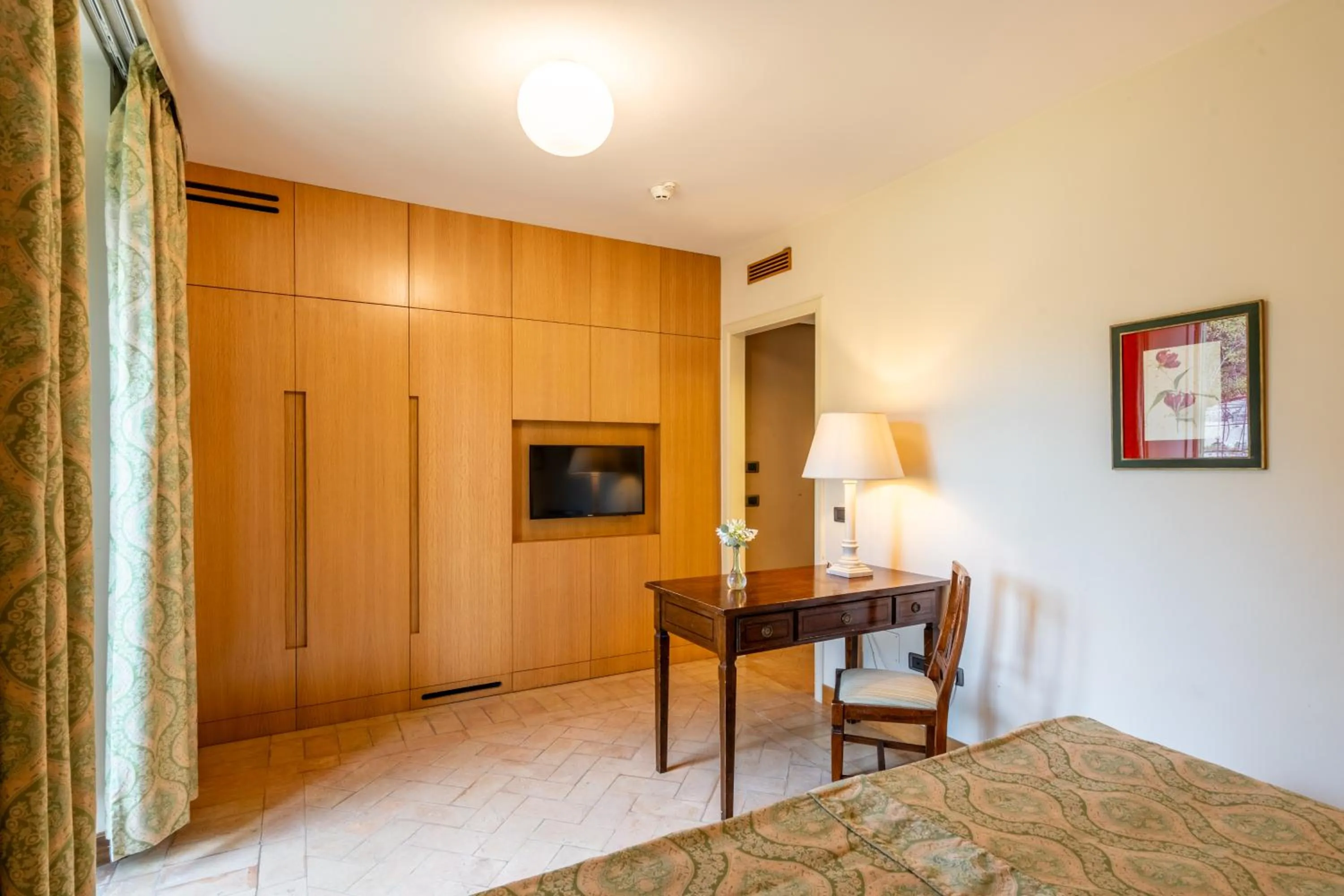 Bed in Park Hotel Villa Grazioli