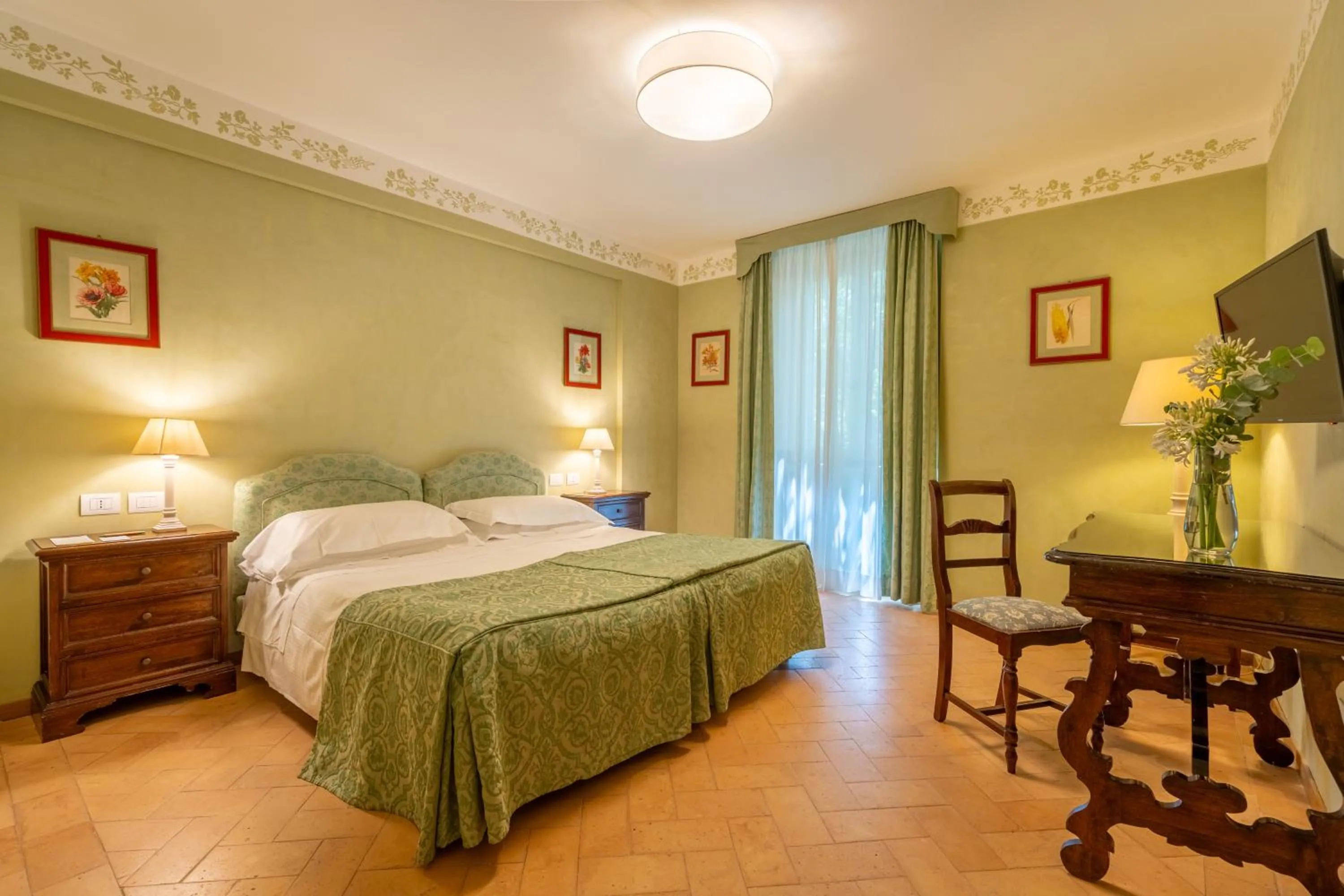 Bed in Park Hotel Villa Grazioli
