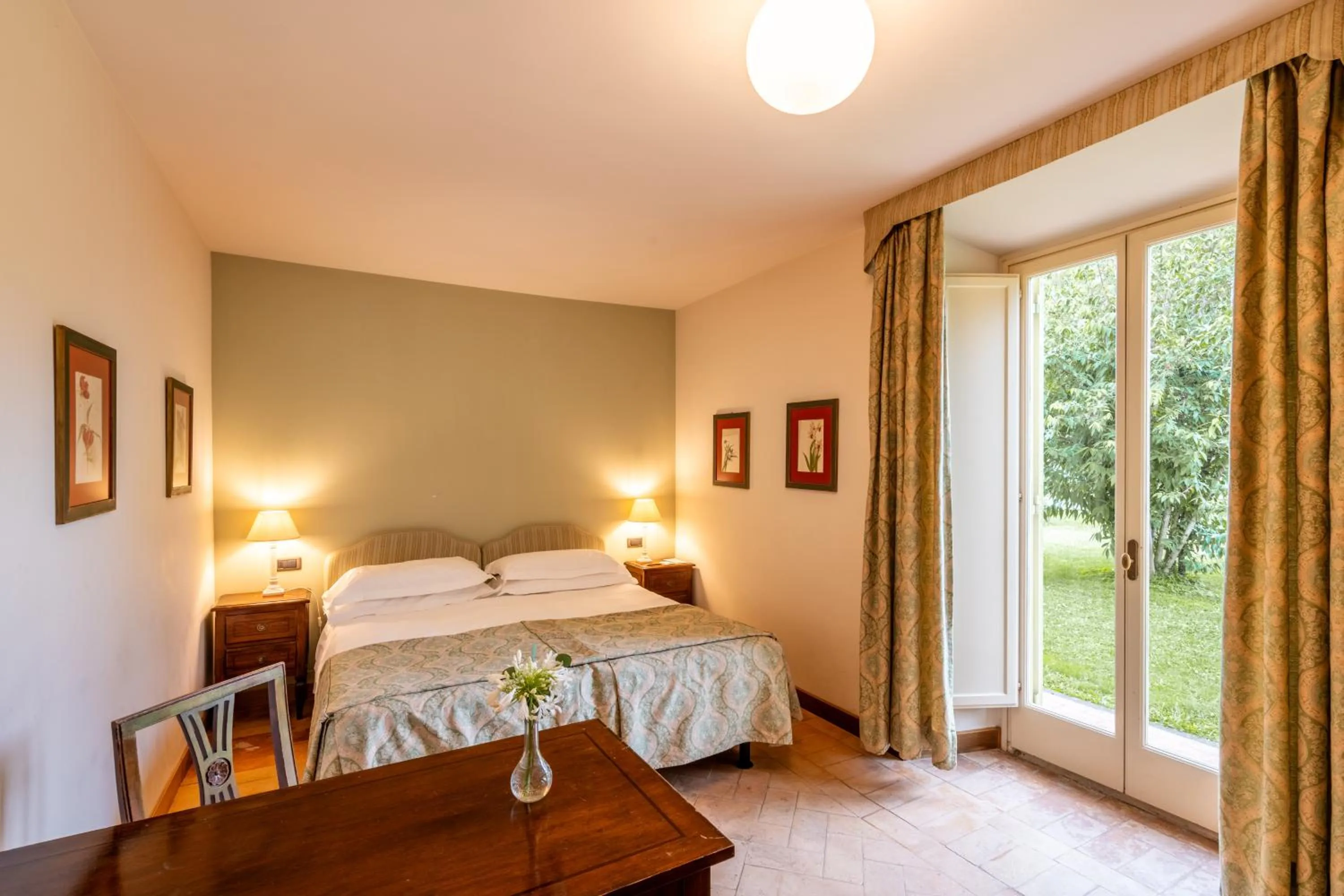 Bed in Park Hotel Villa Grazioli