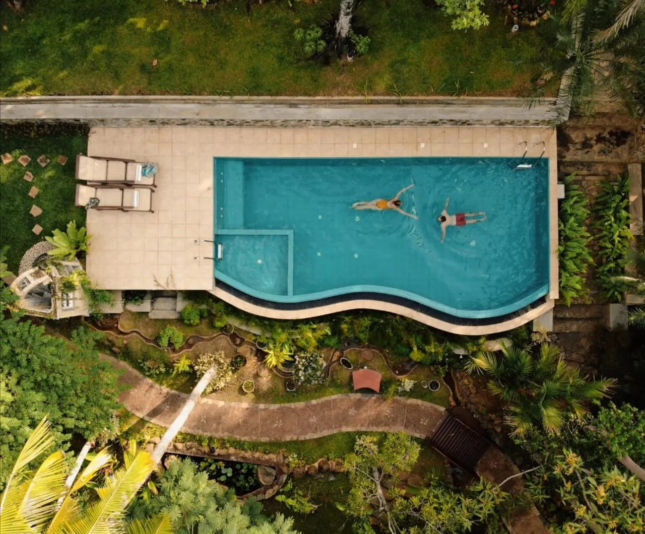 Swimming pool in Villa Birdlake