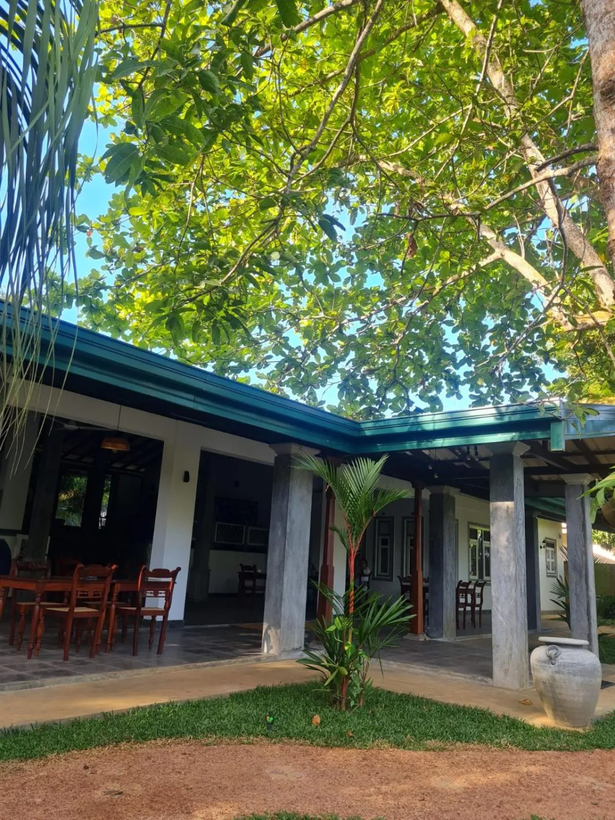 Restaurant/places to eat in Villa Birdlake