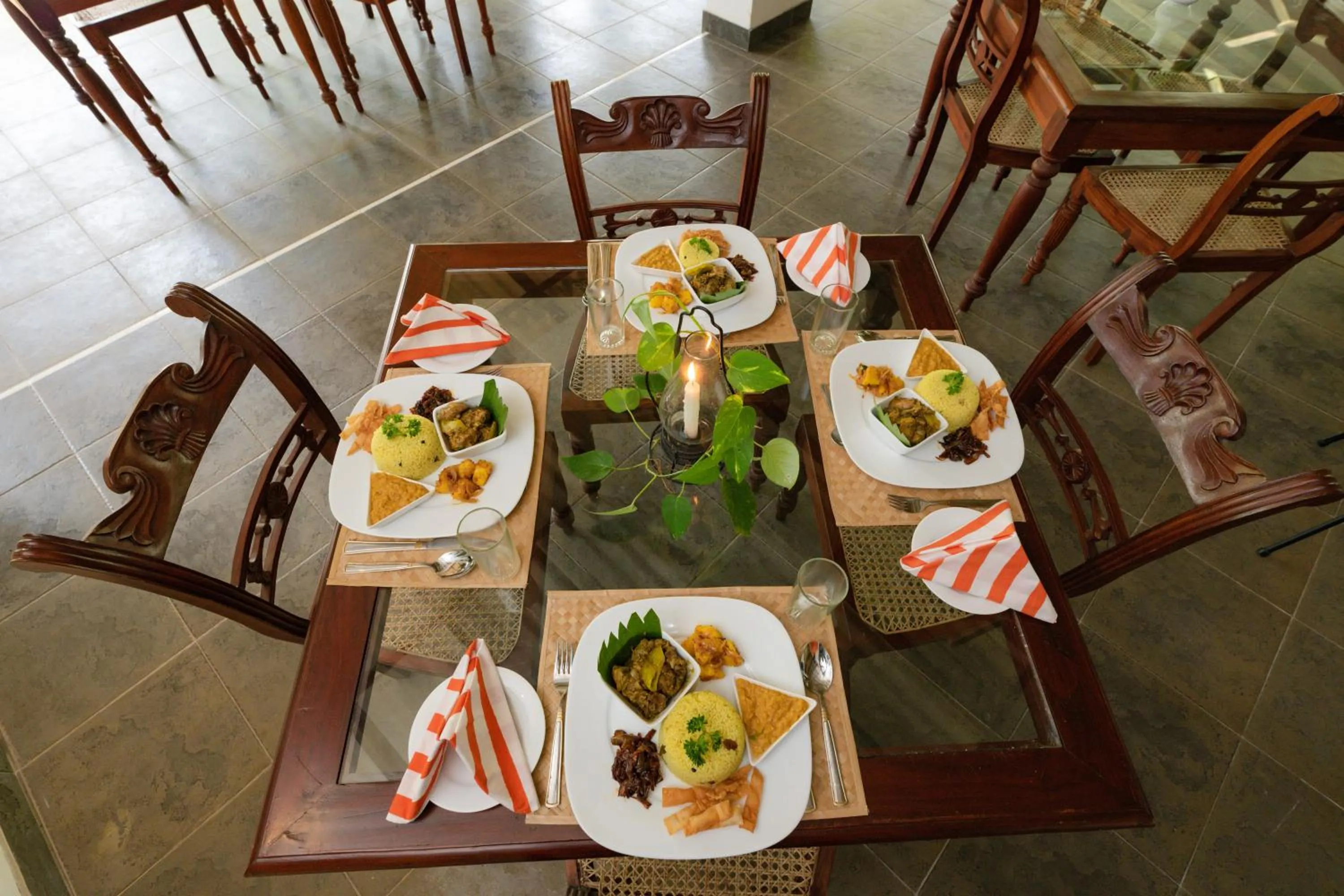 Restaurant/places to eat in Villa Birdlake