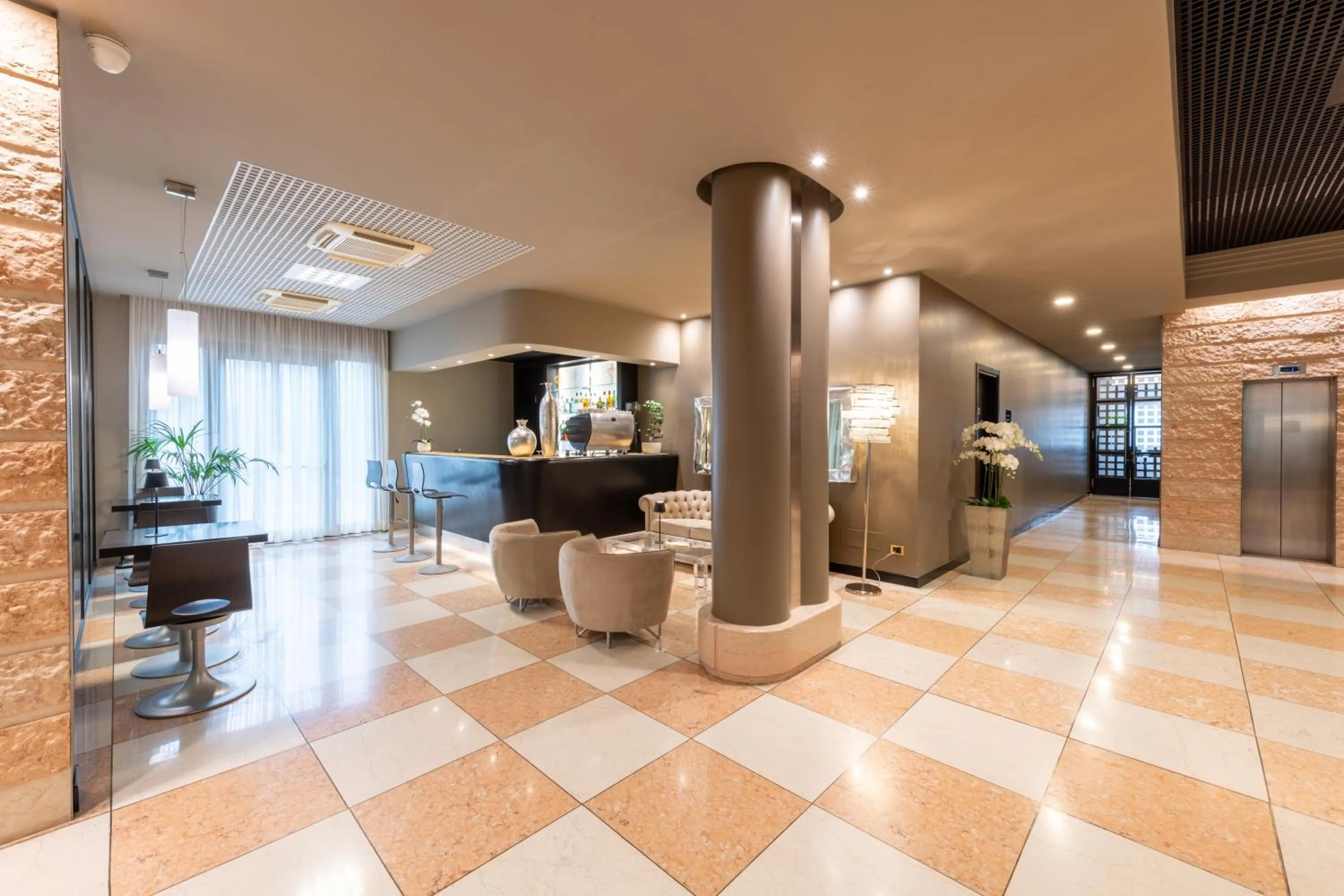 Communal lounge/ TV room in Hotel Palace Verona