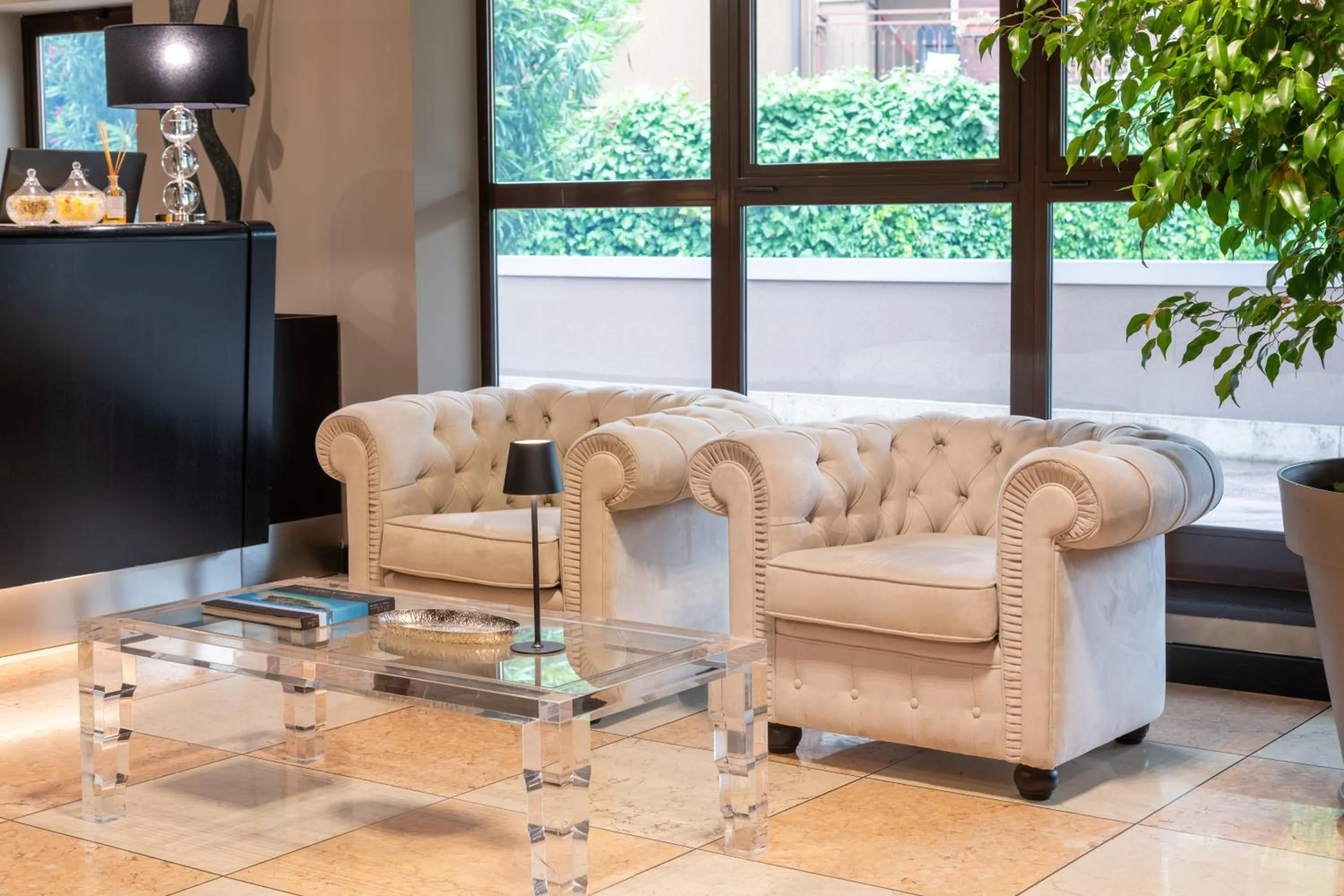 Communal lounge/ TV room in Hotel Palace Verona