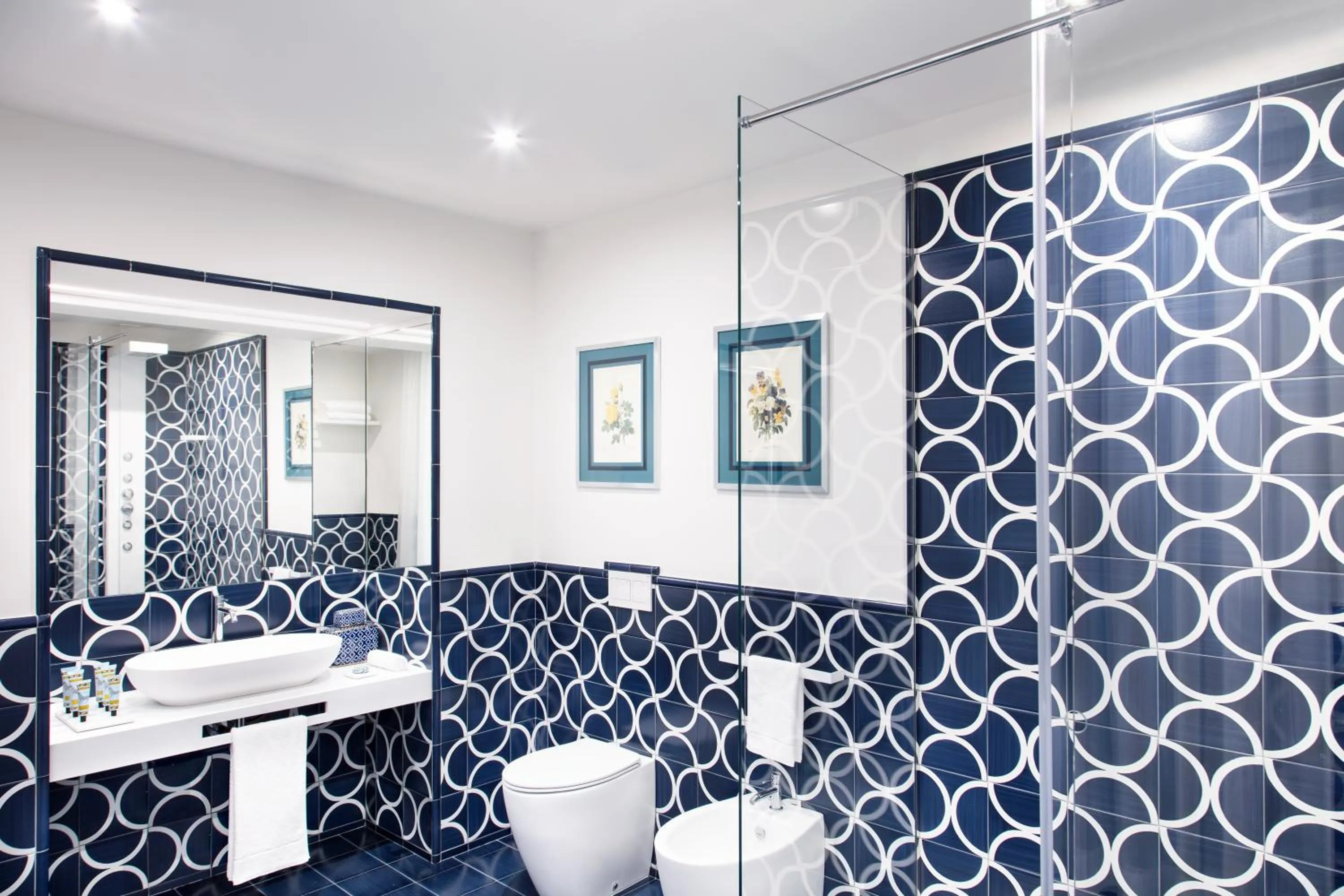 Shower in Pazziella Garden & Suites