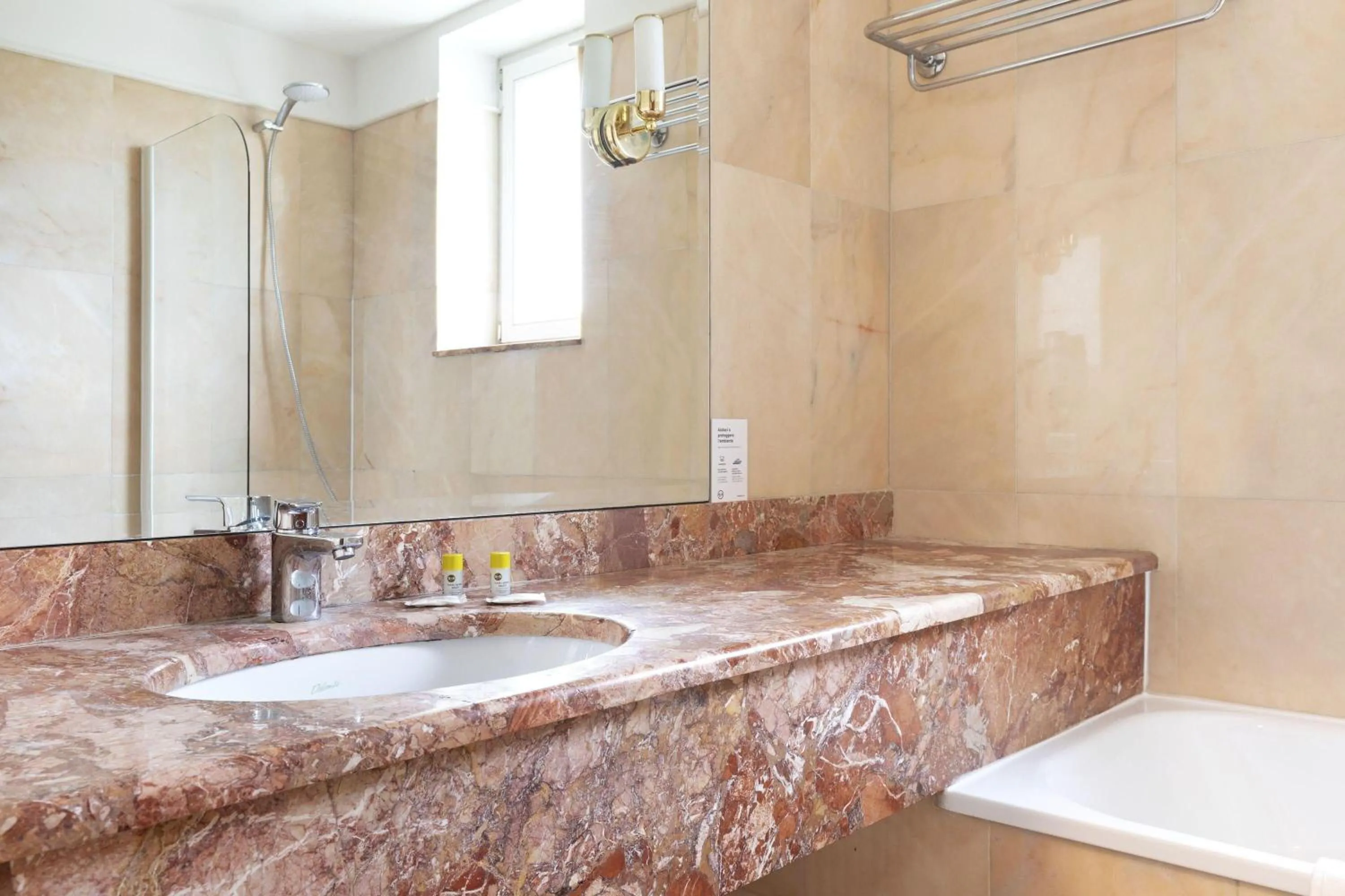 Photo of the whole room in B&B Hotel Affi - Lago di Garda