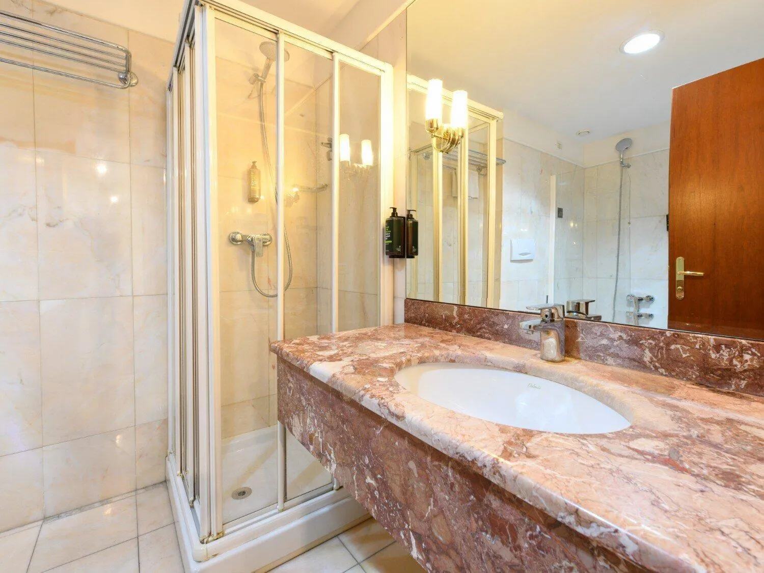 Bathroom in B&B Hotel Affi - Lago di Garda