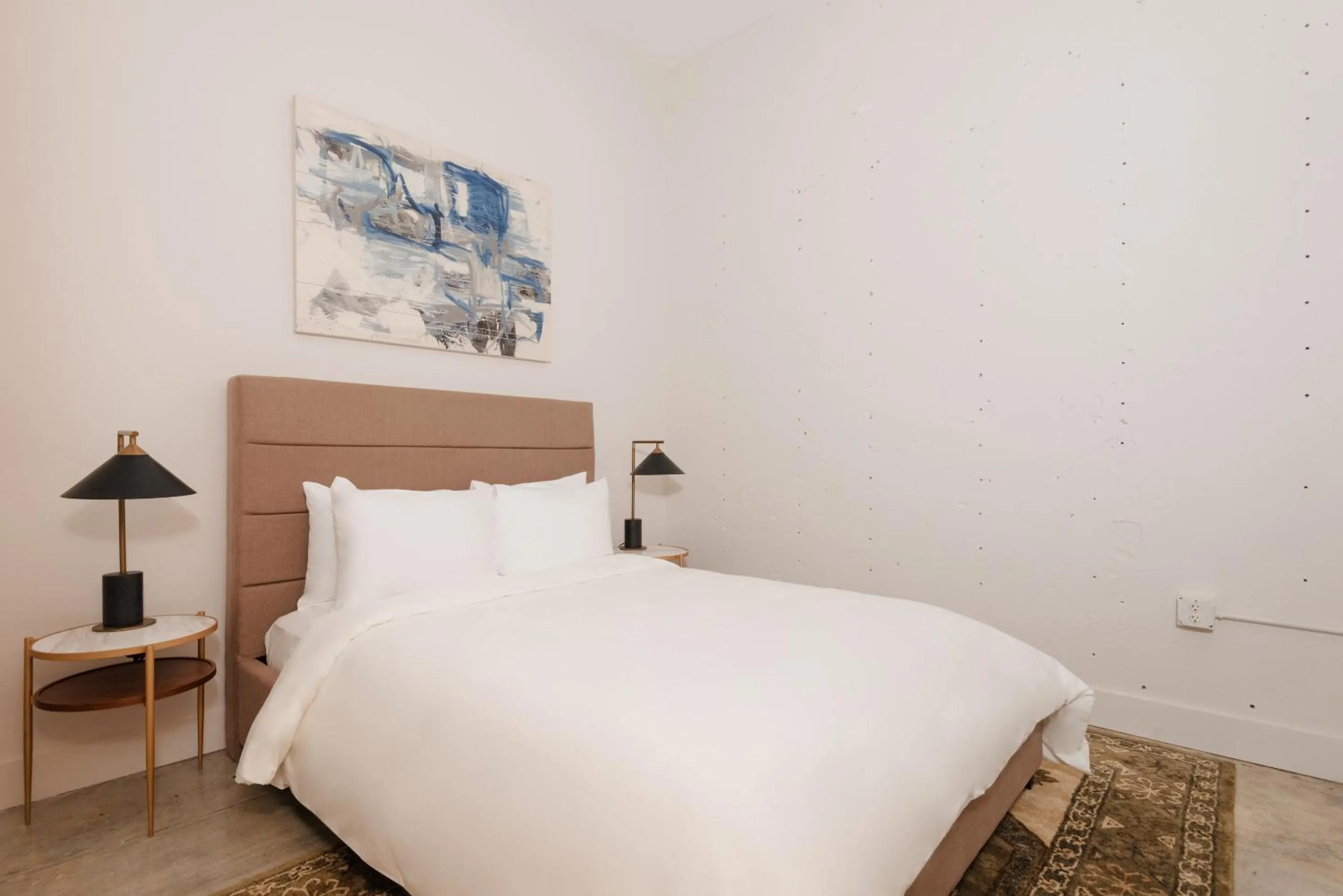 Living room, Bed in Sonder The Gallier