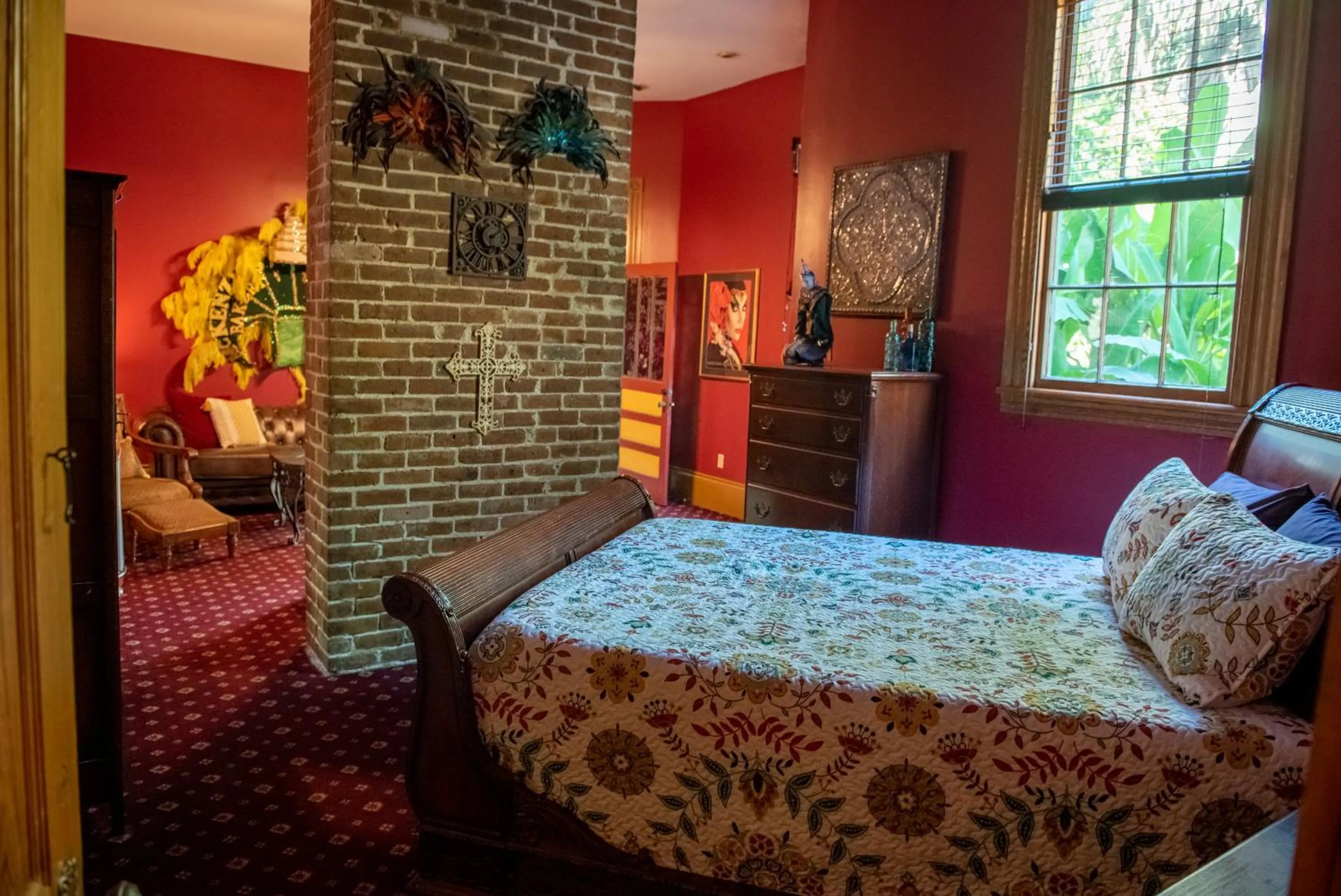 Bed in The Lookout Inn