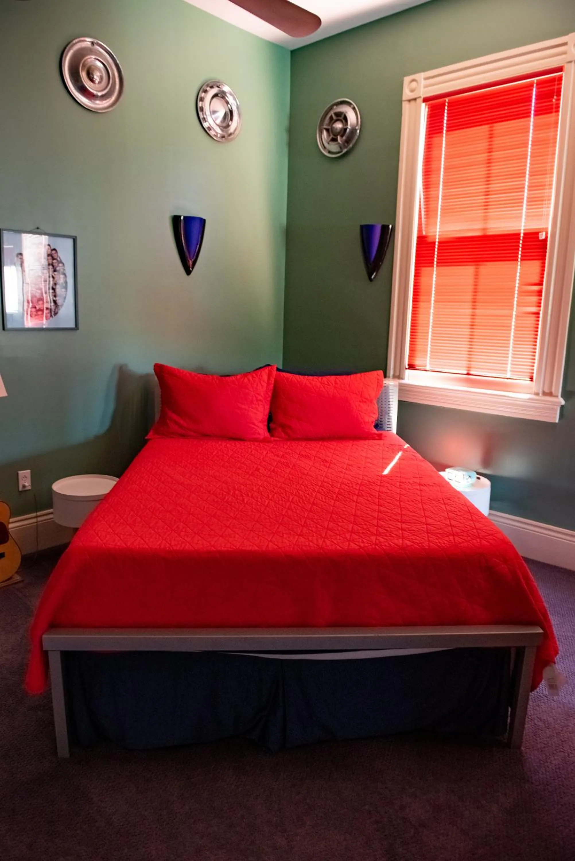 Bed in The Lookout Inn