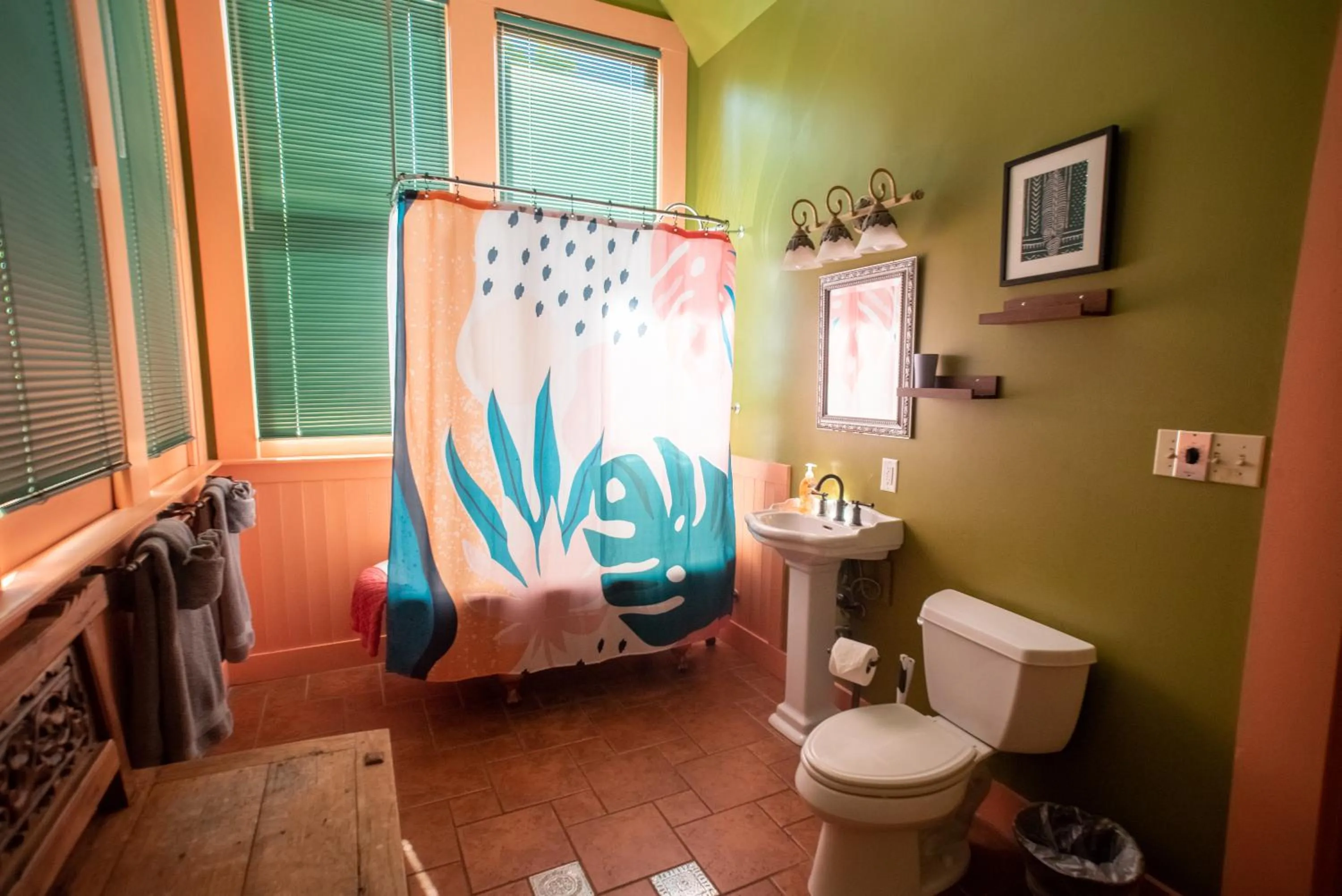 Bathroom in The Lookout Inn