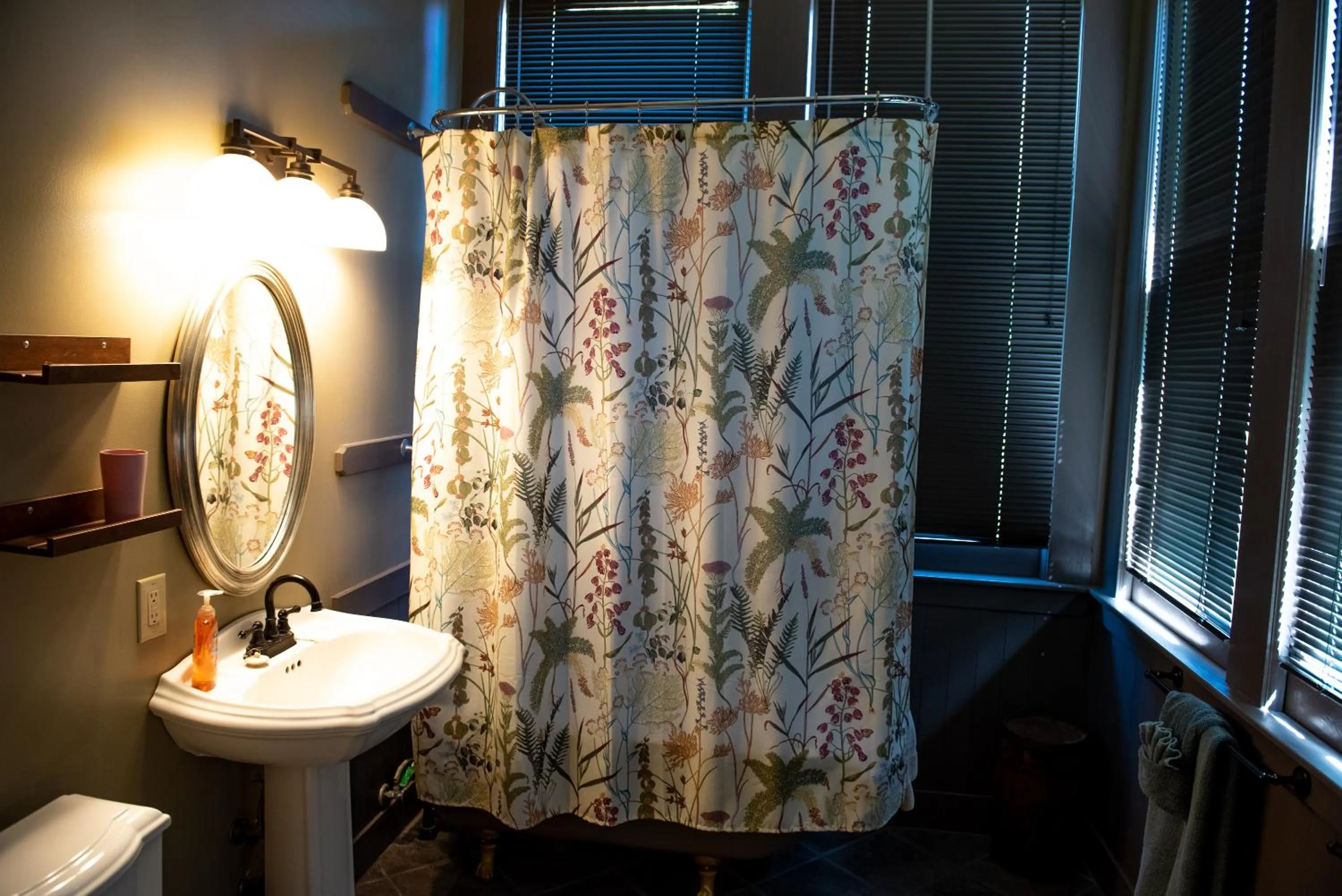 Bathroom in The Lookout Inn