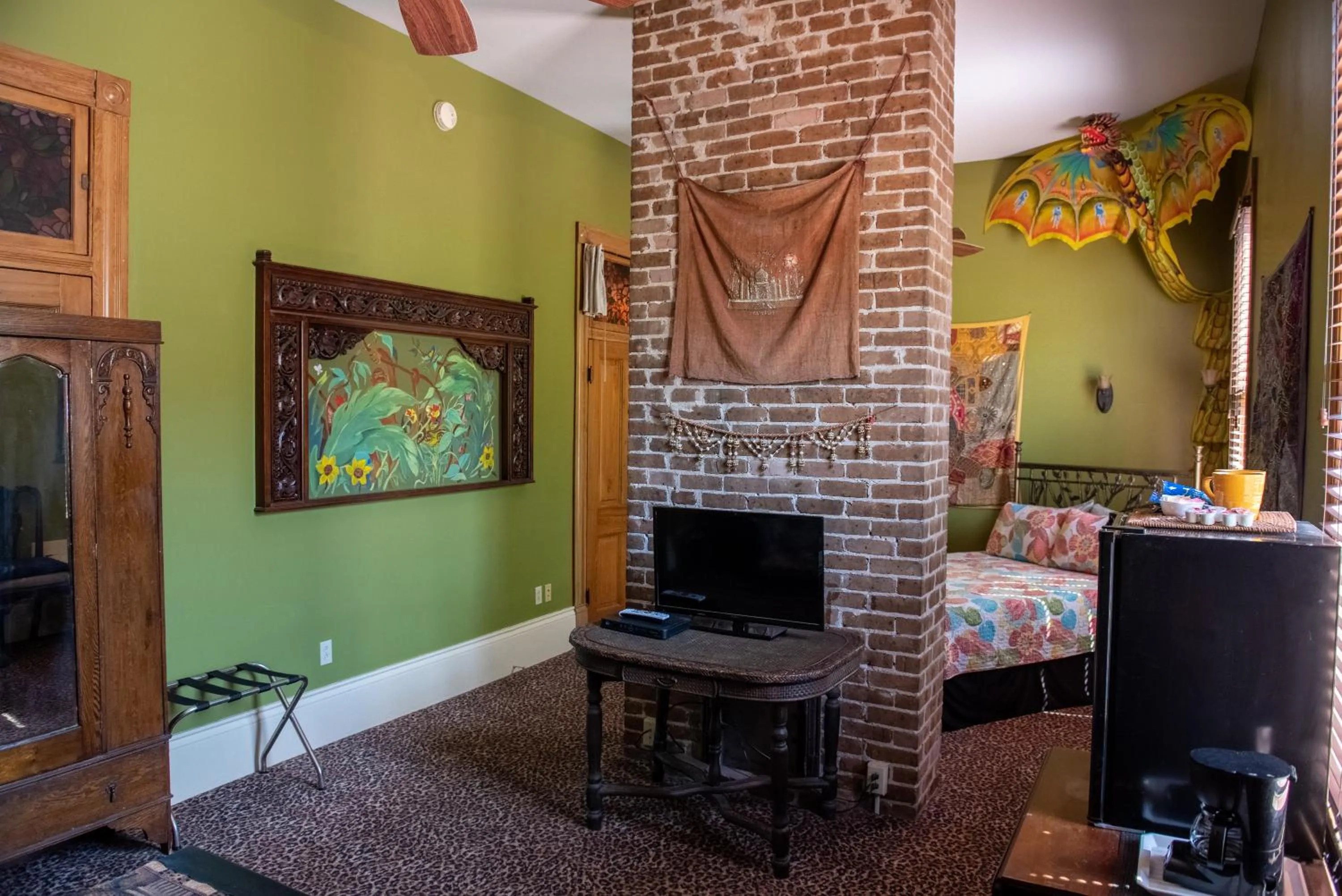 TV and multimedia in The Lookout Inn