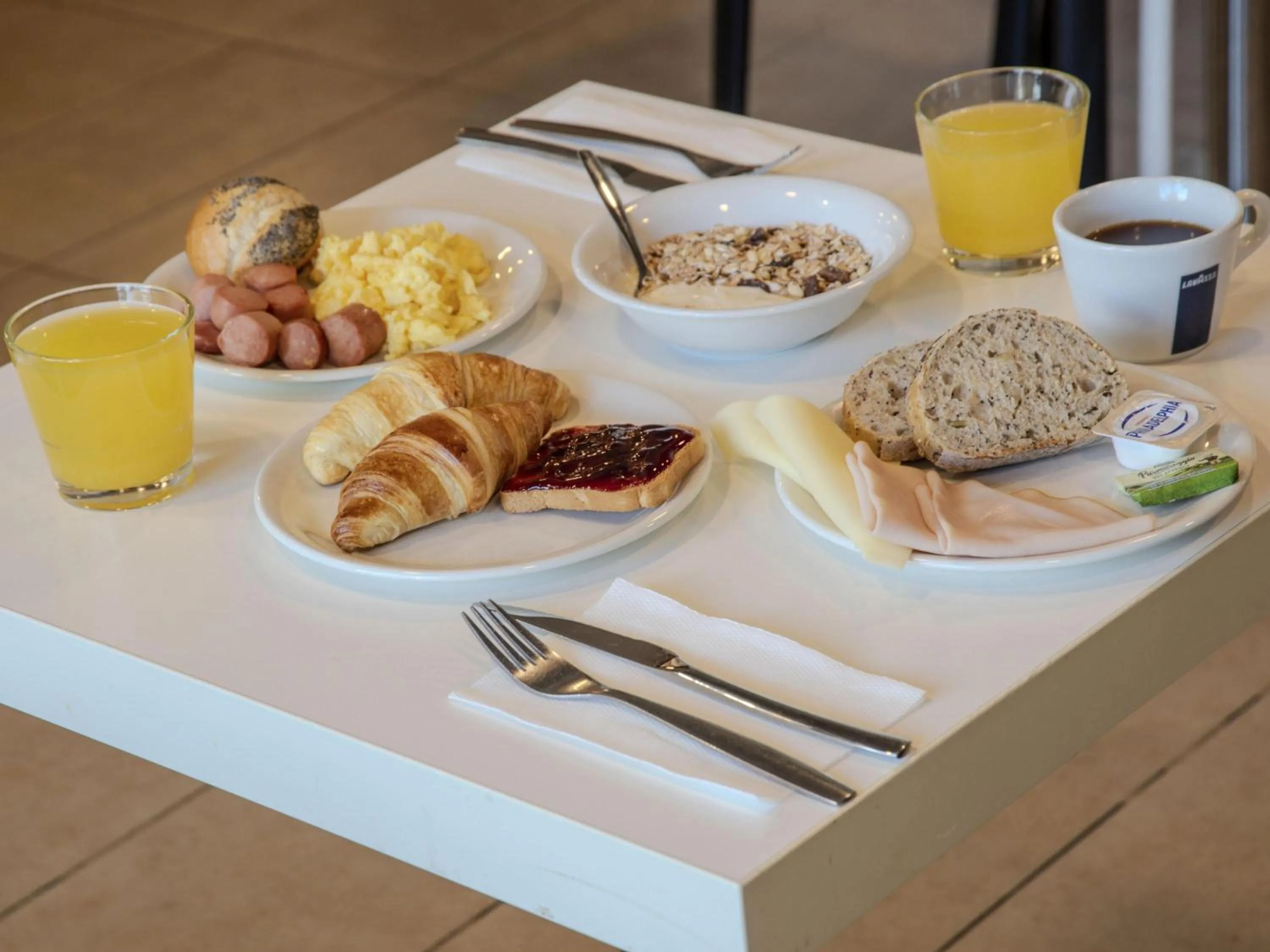 Restaurant/places to eat in B&B Hotel Firenze Novoli