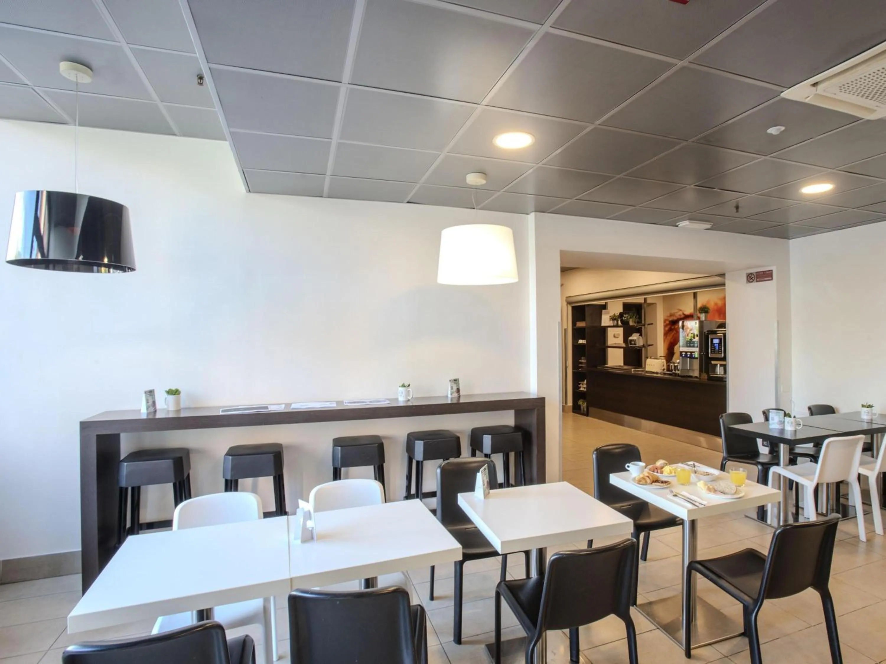 Restaurant/places to eat in B&B Hotel Firenze Novoli